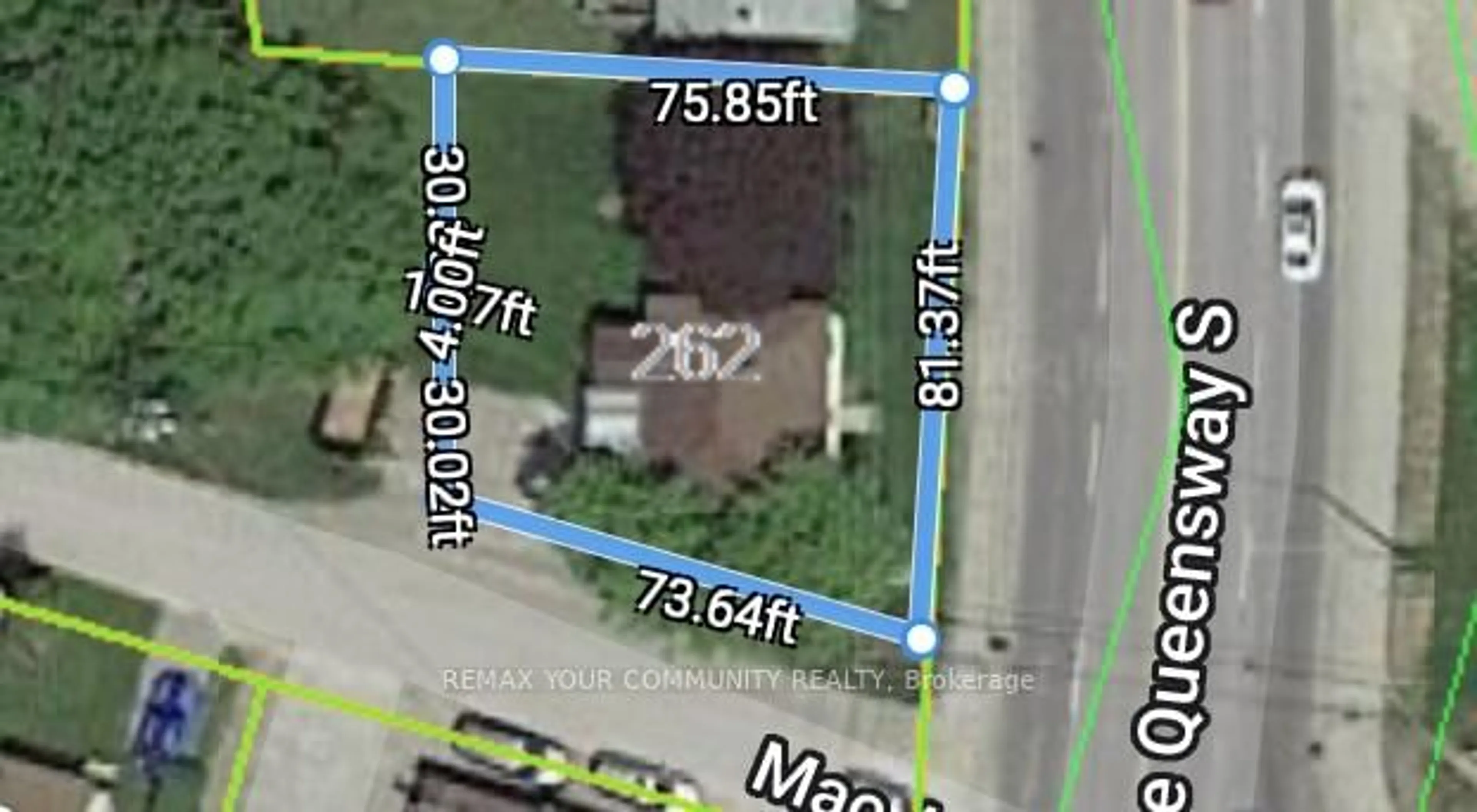 A pic from outside/outdoor area/front of a property/back of a property/a pic from drone, street for 262 The Queensway Rd, Georgina Ontario L4P 2B1