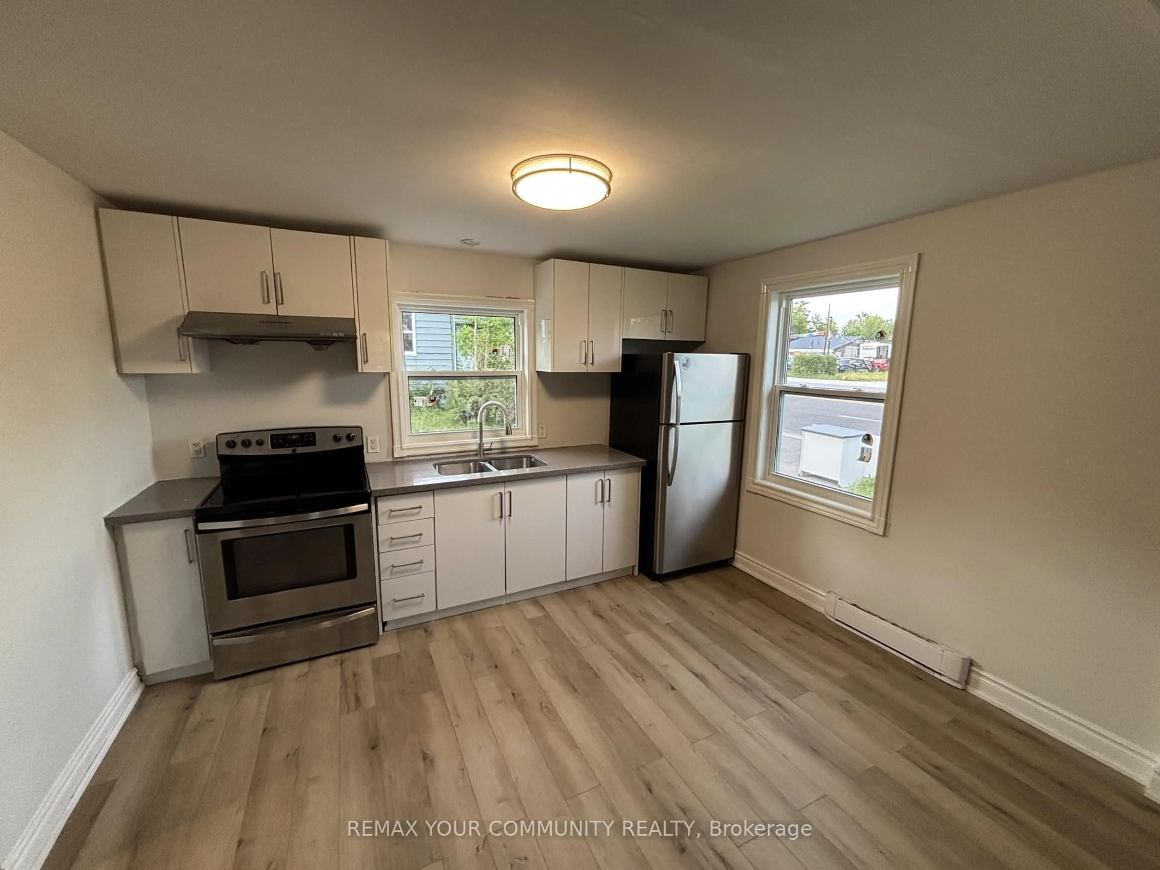 Standard kitchen, unknown for 262 The Queensway Rd, Georgina Ontario L4P 2B1