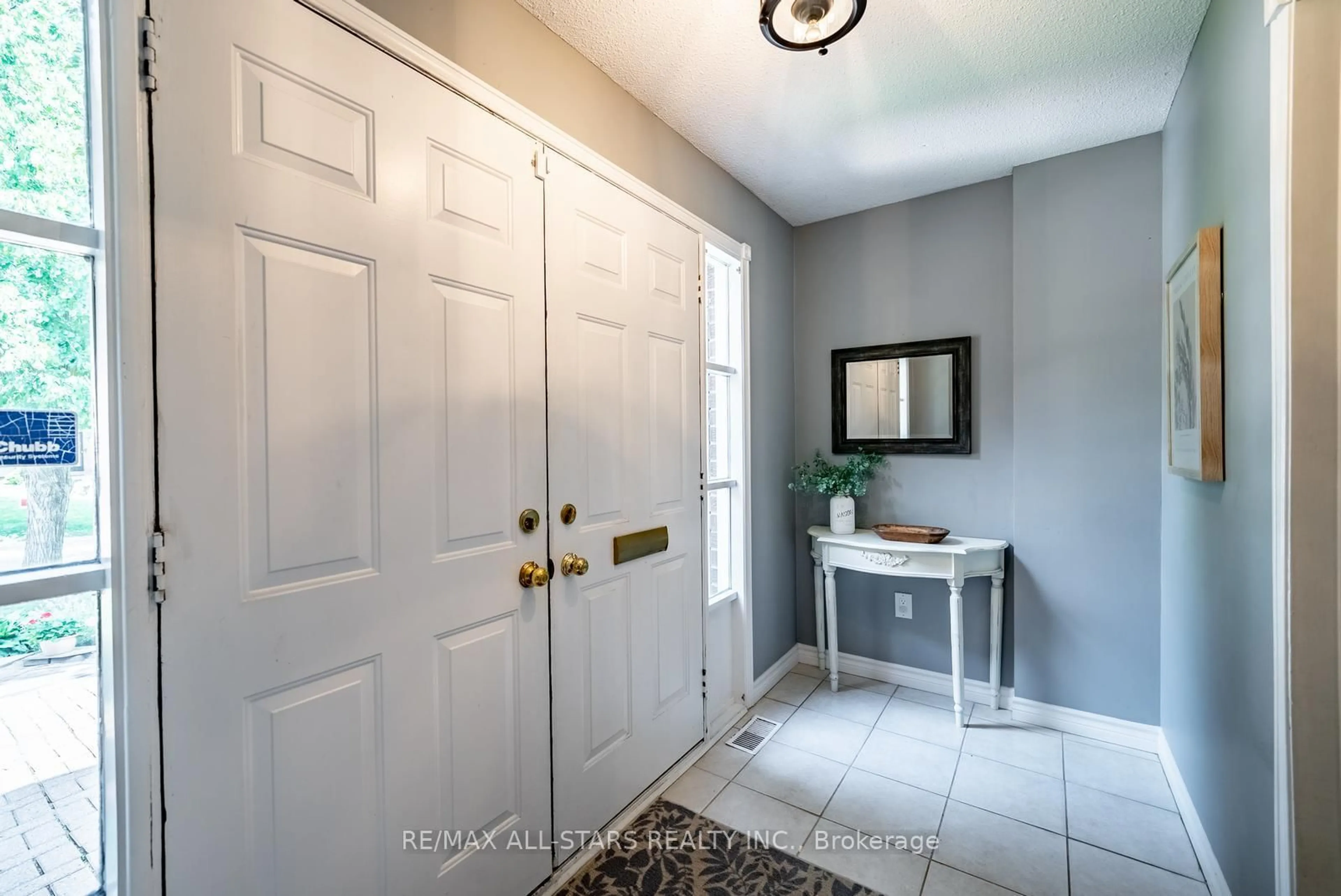 Indoor entryway for 15 Hare Crt, Markham Ontario L3P 4K5