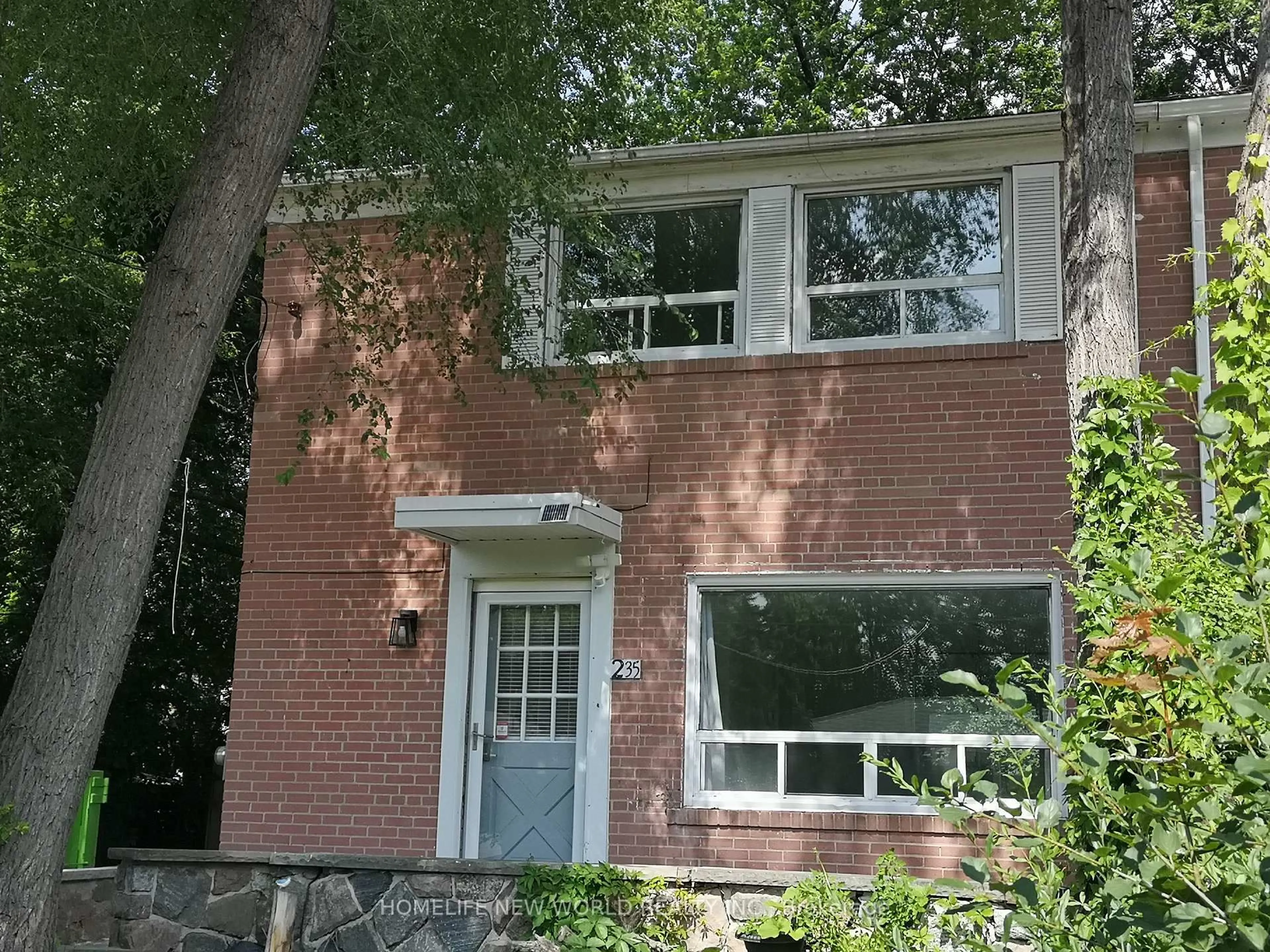 Home with brick exterior material, unknown for 235 Axminster Dr, Richmond Hill Ontario L4C 2W2