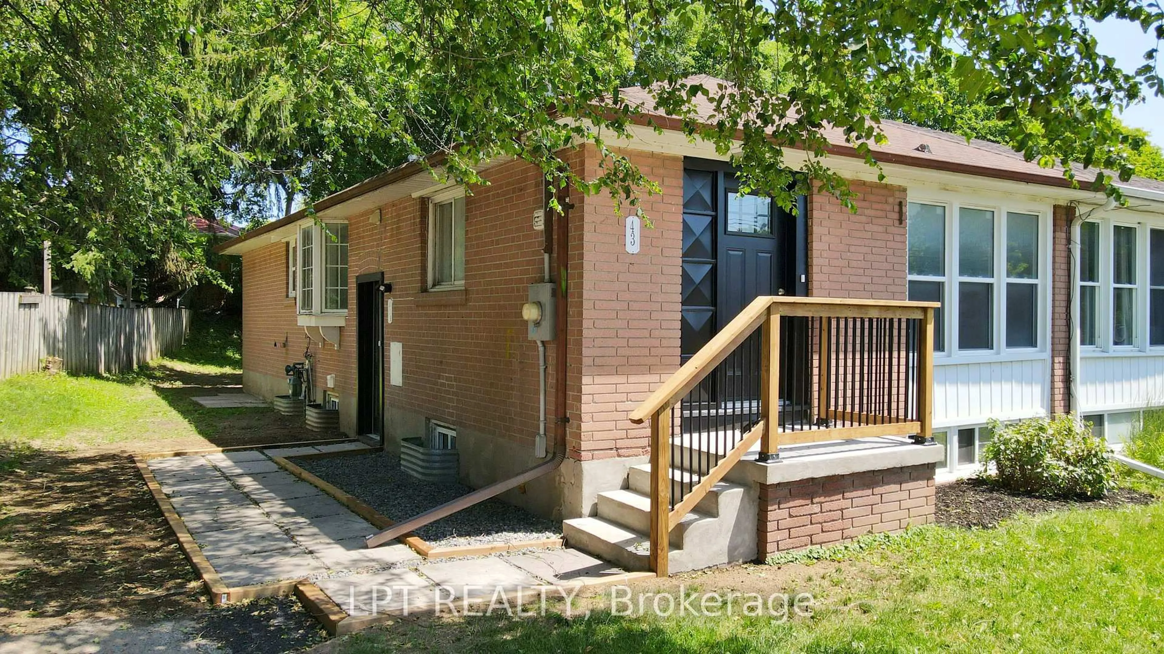Home with brick exterior material, street for 43 Newbury Dr, Newmarket Ontario L3Y 4P9