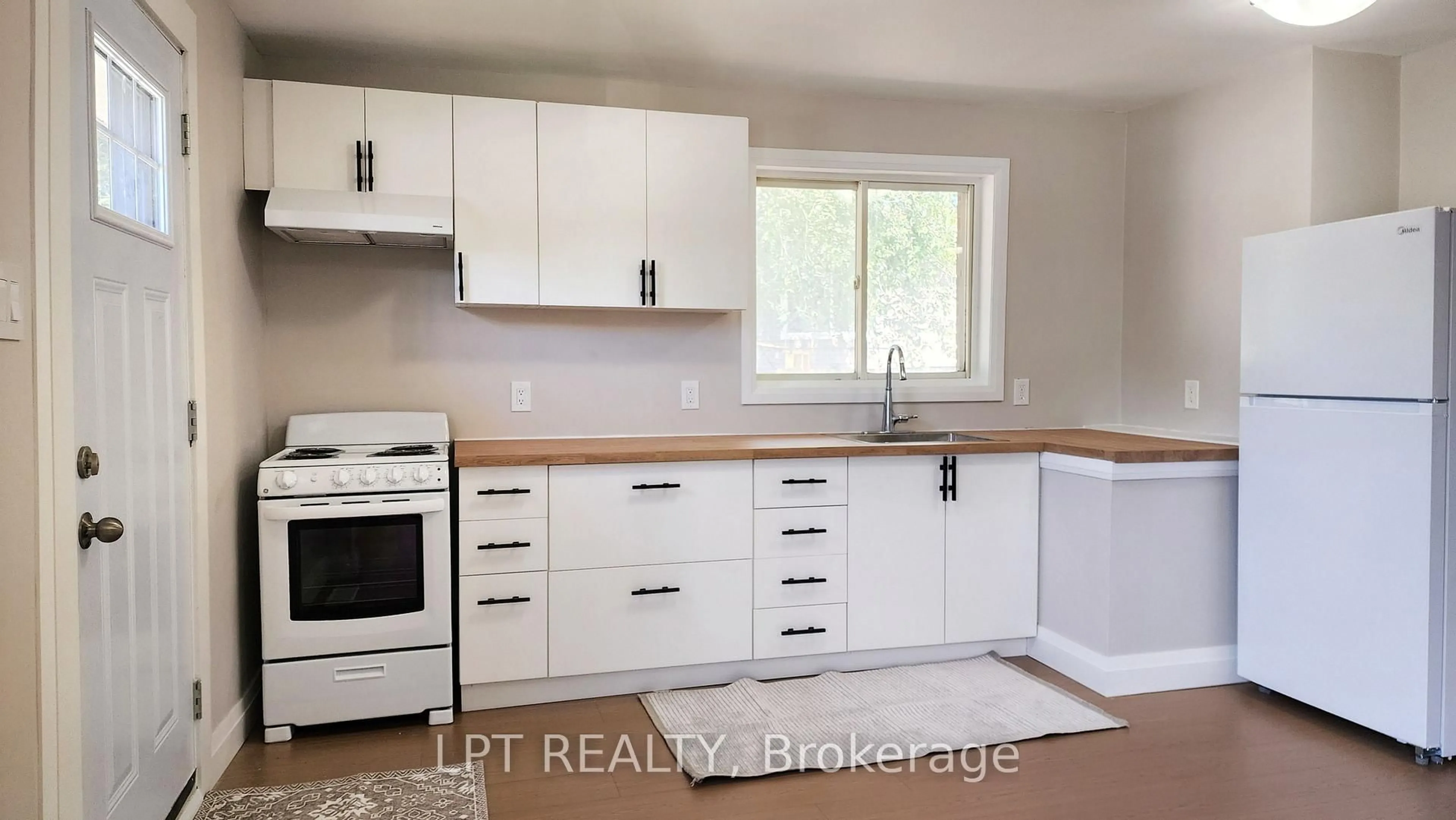 Unknown for 43 Newbury Dr, Newmarket Ontario L3Y 4P9