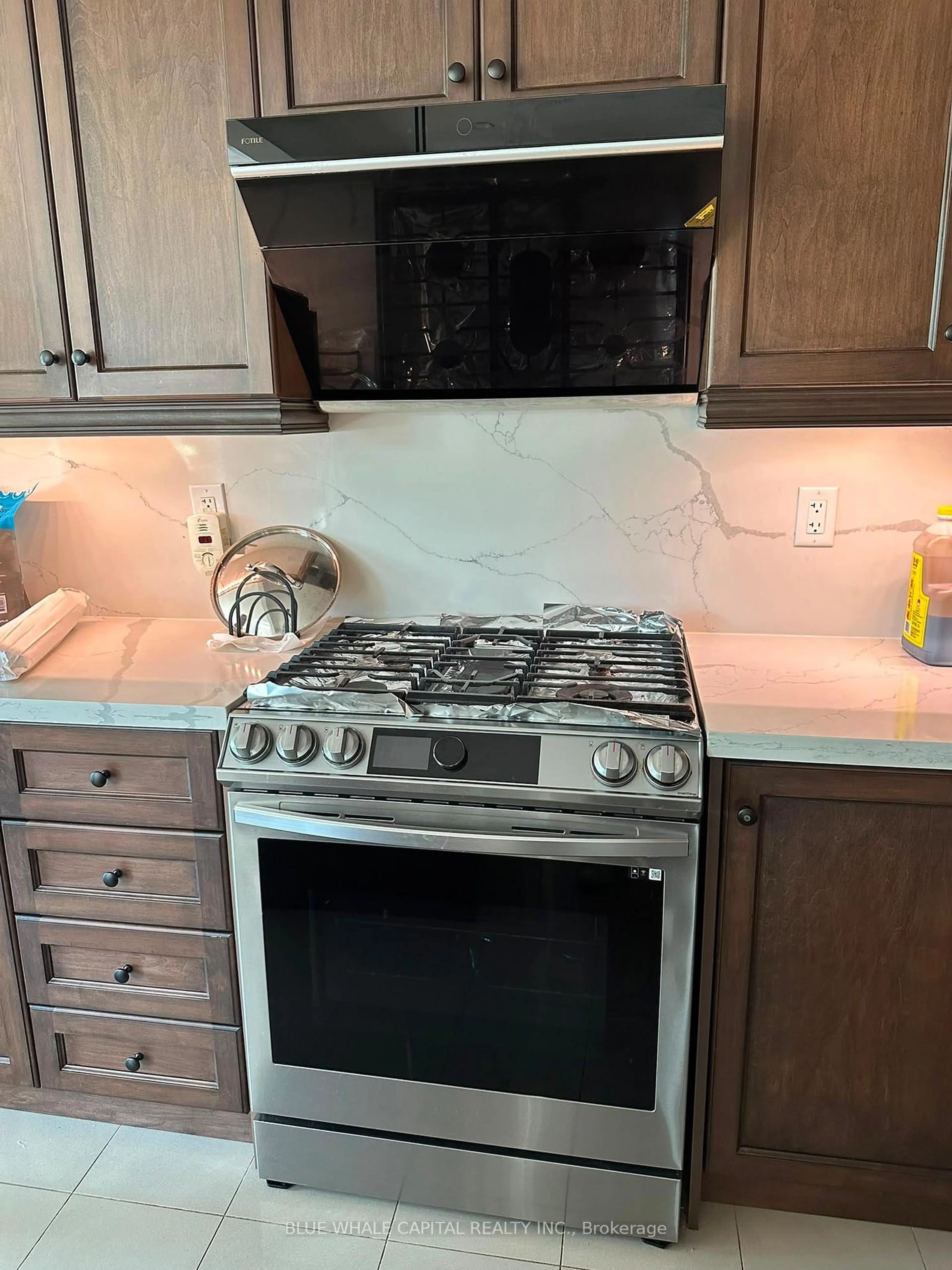 Standard kitchen, unknown for 179 Sharon Creek Dr, East Gwillimbury Ontario L9N 0L6