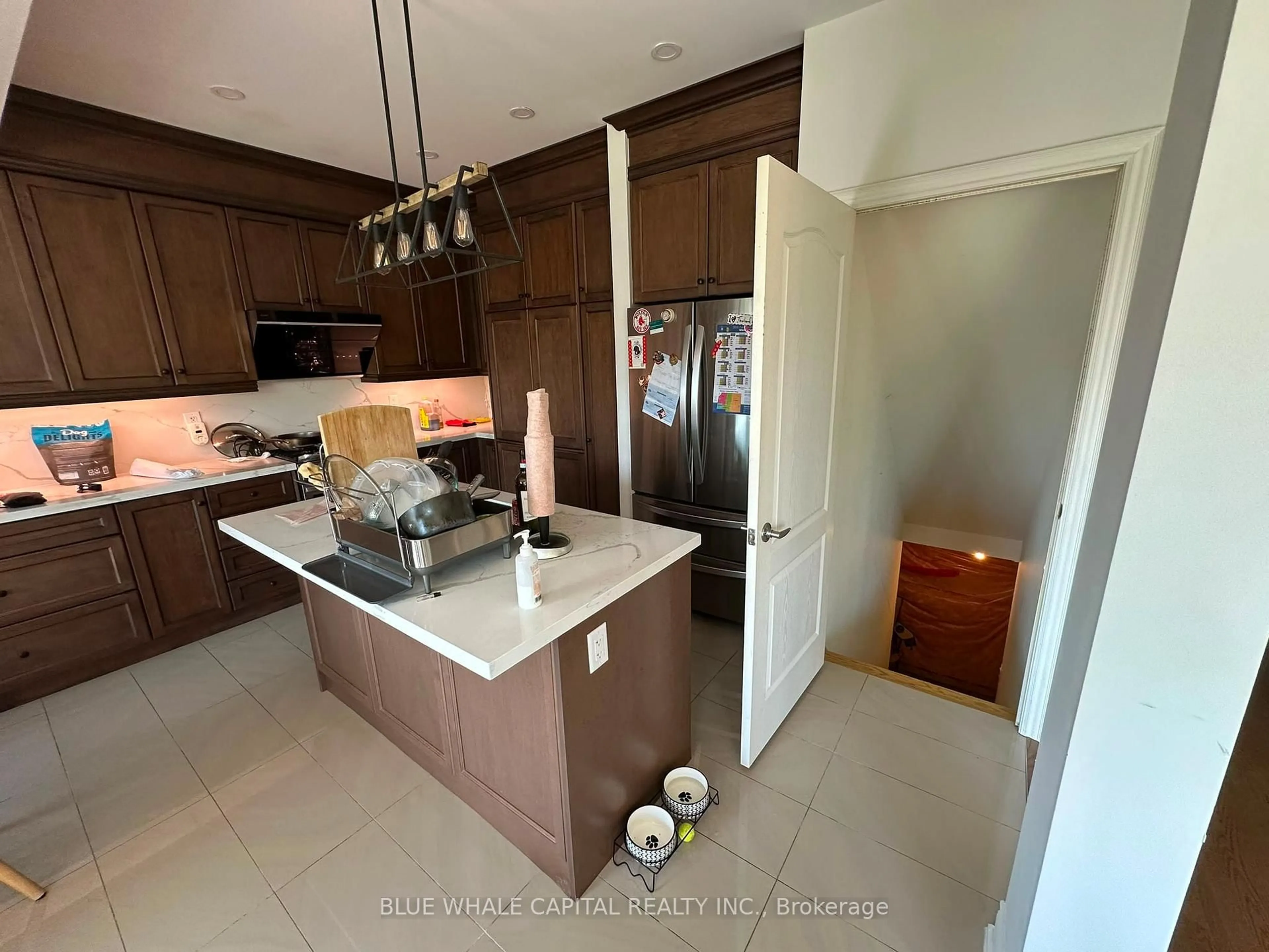 Open concept kitchen, ceramic/tile floor for 179 Sharon Creek Dr, East Gwillimbury Ontario L9N 0L6