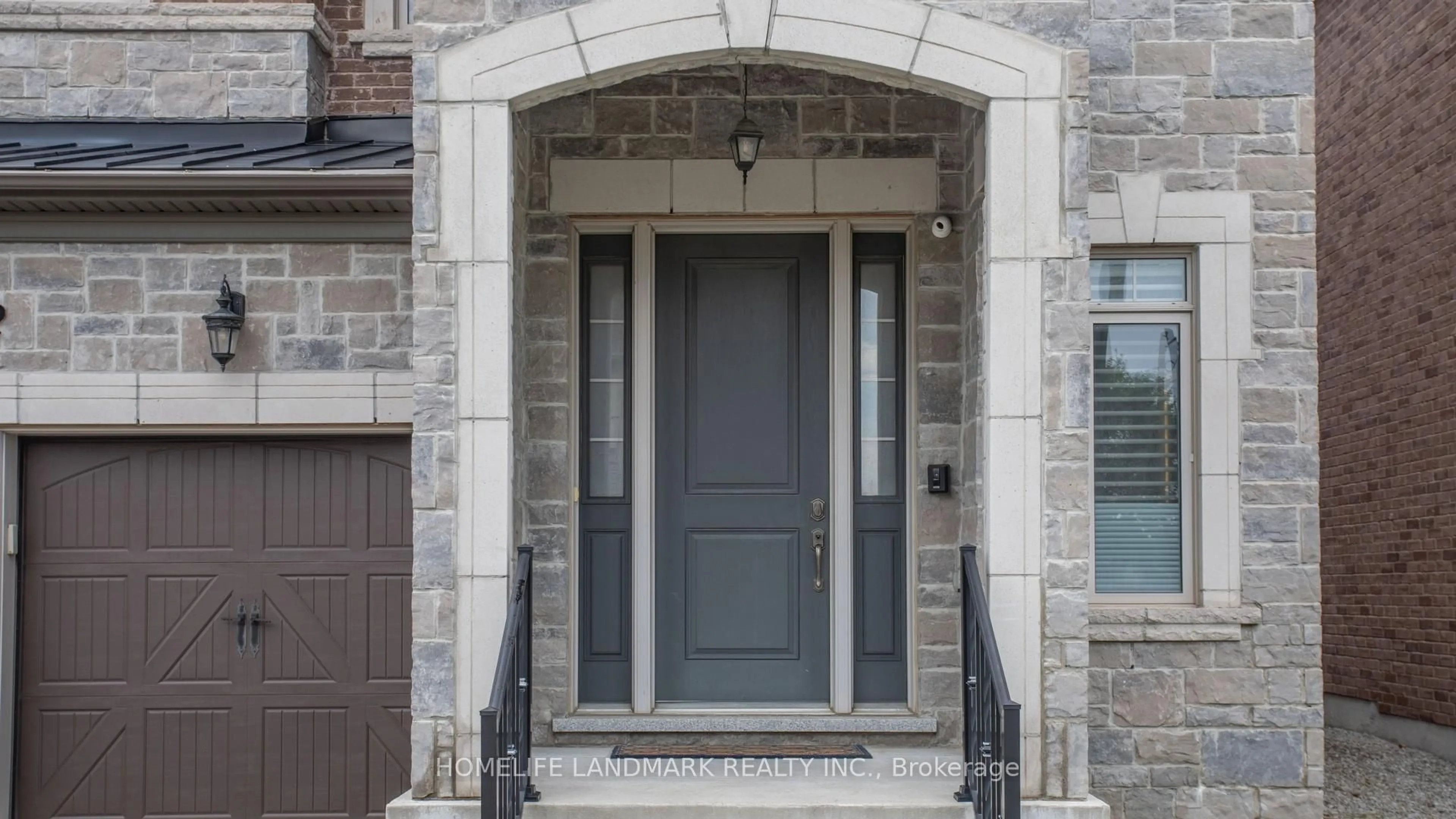 Indoor entryway for 402 Farrell Rd, Vaughan Ontario L6A 4W8