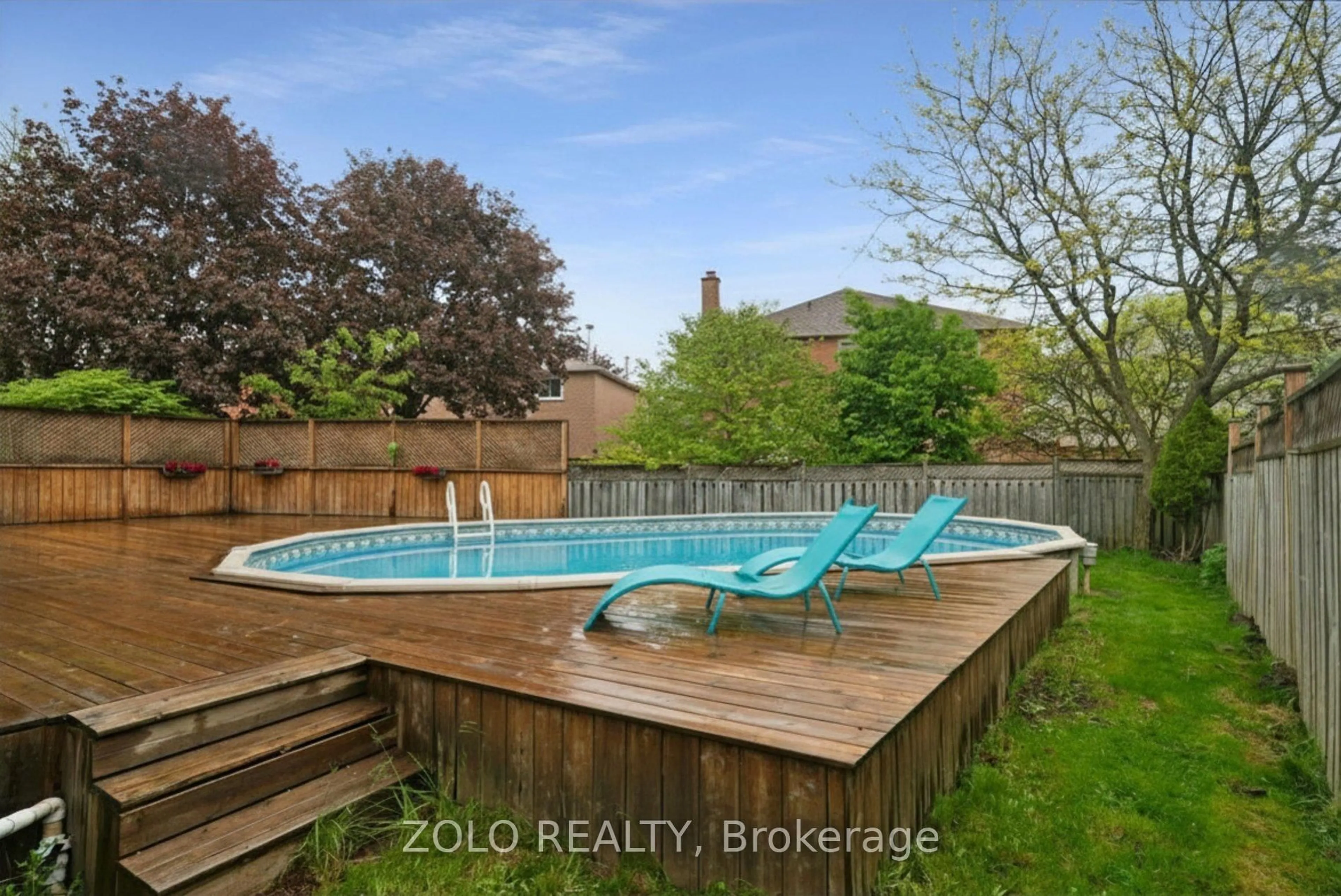 Pool for 272 Elman Cres, Newmarket Ontario L3Y 7X4
