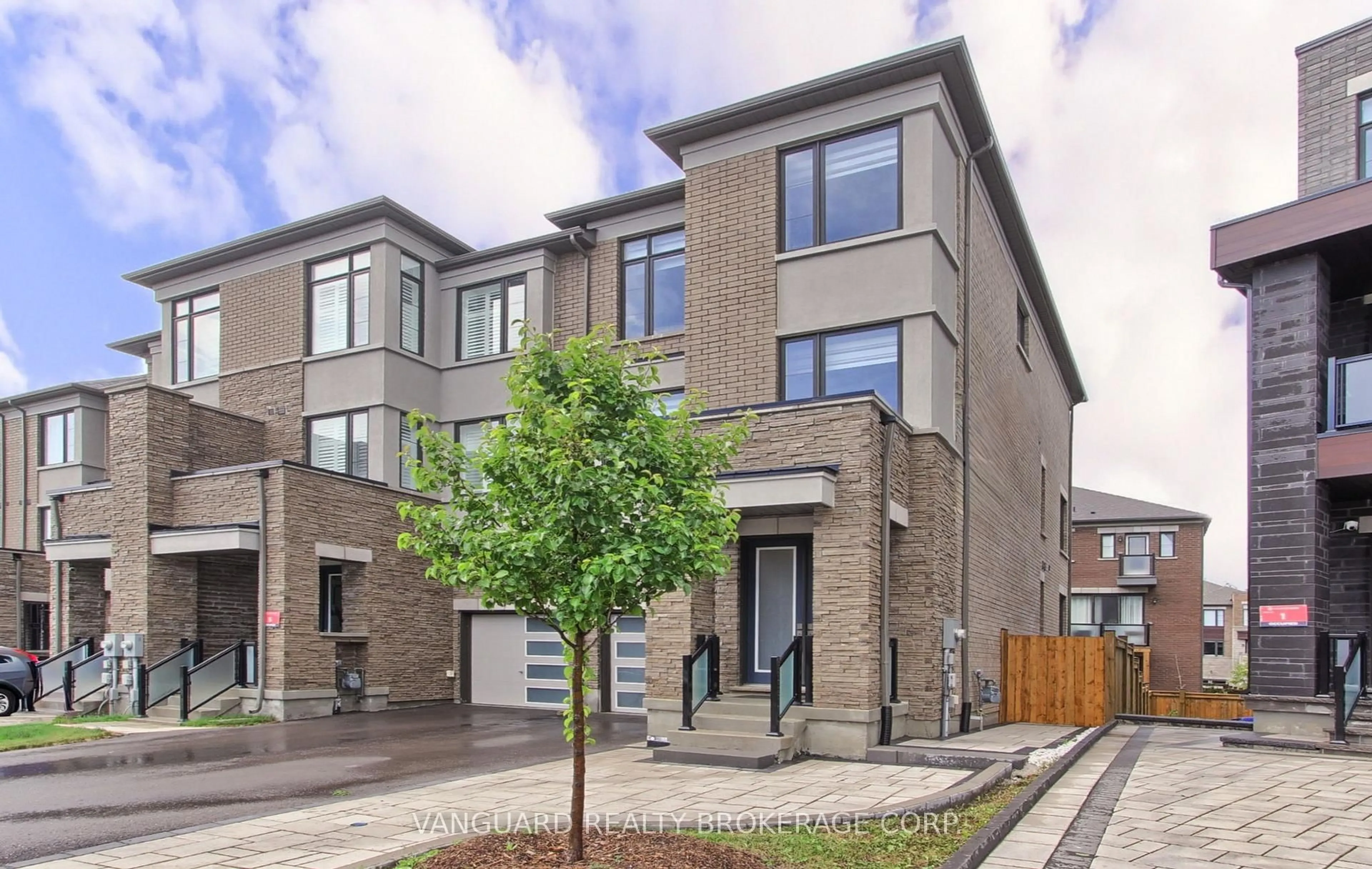 Home with brick exterior material, street for 950 Isaac Phillips Way, Newmarket Ontario L3X 0M7