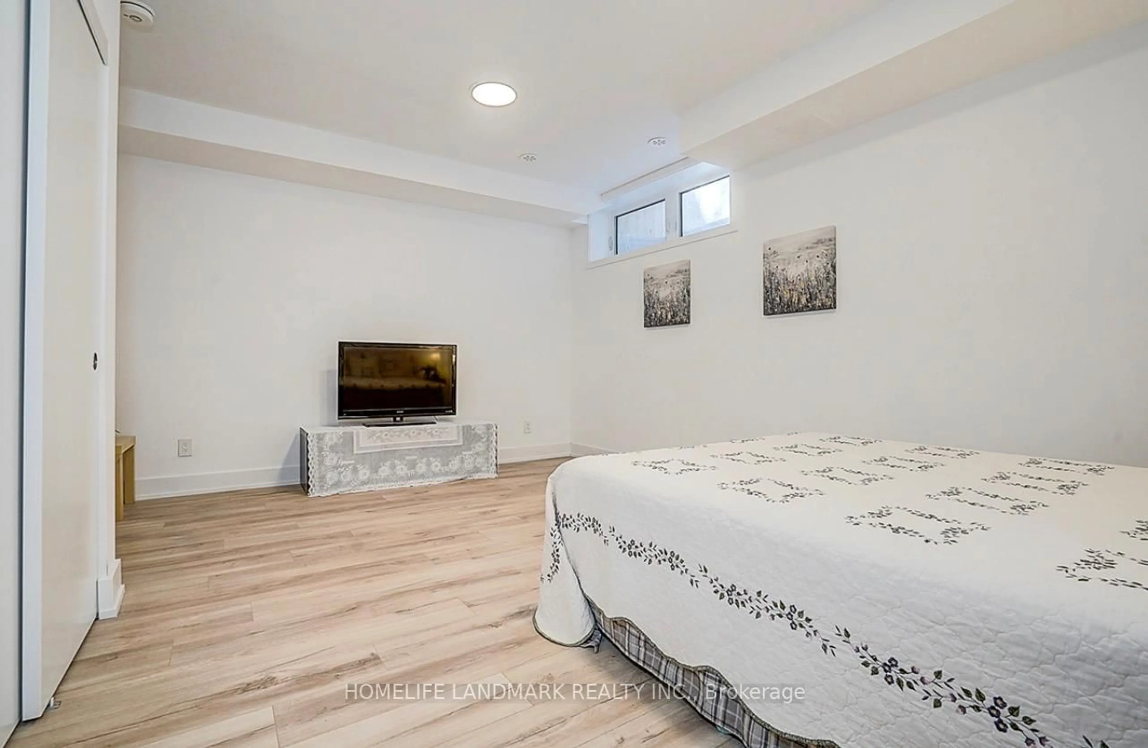 A pic of a room for 27 Chestnut Crt, Aurora Ontario L4G 4A4