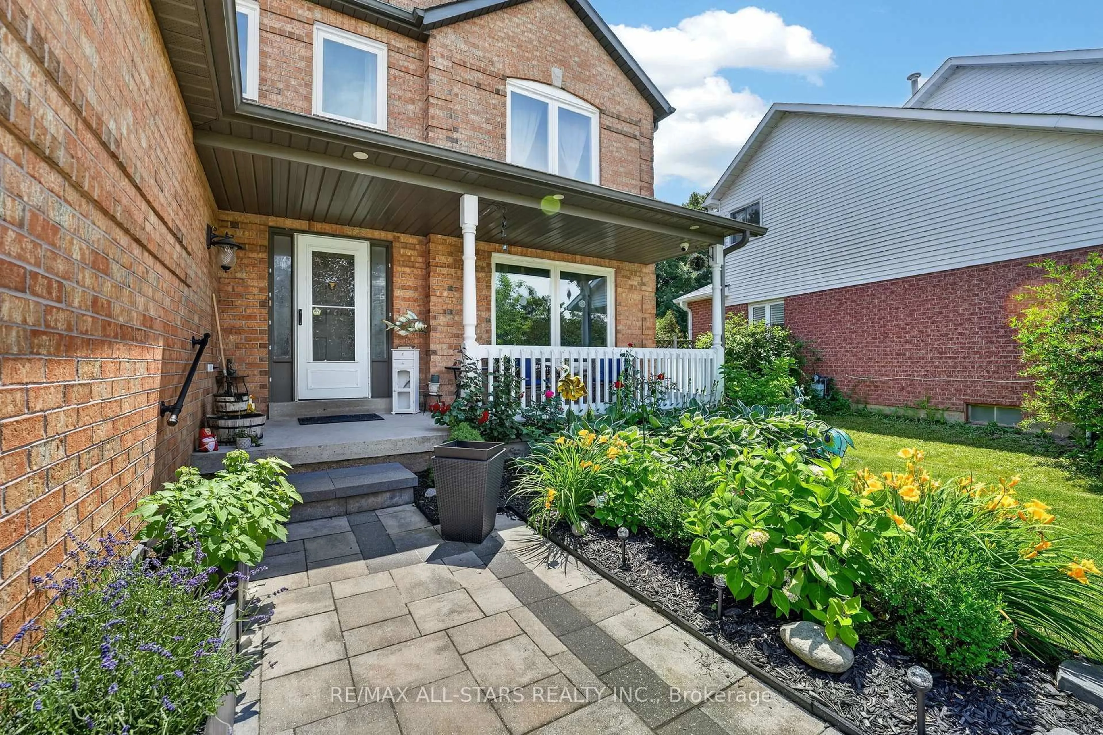 Home with brick exterior material, street for 9 Fontaine Dr, Georgina Ontario L4P 3P2