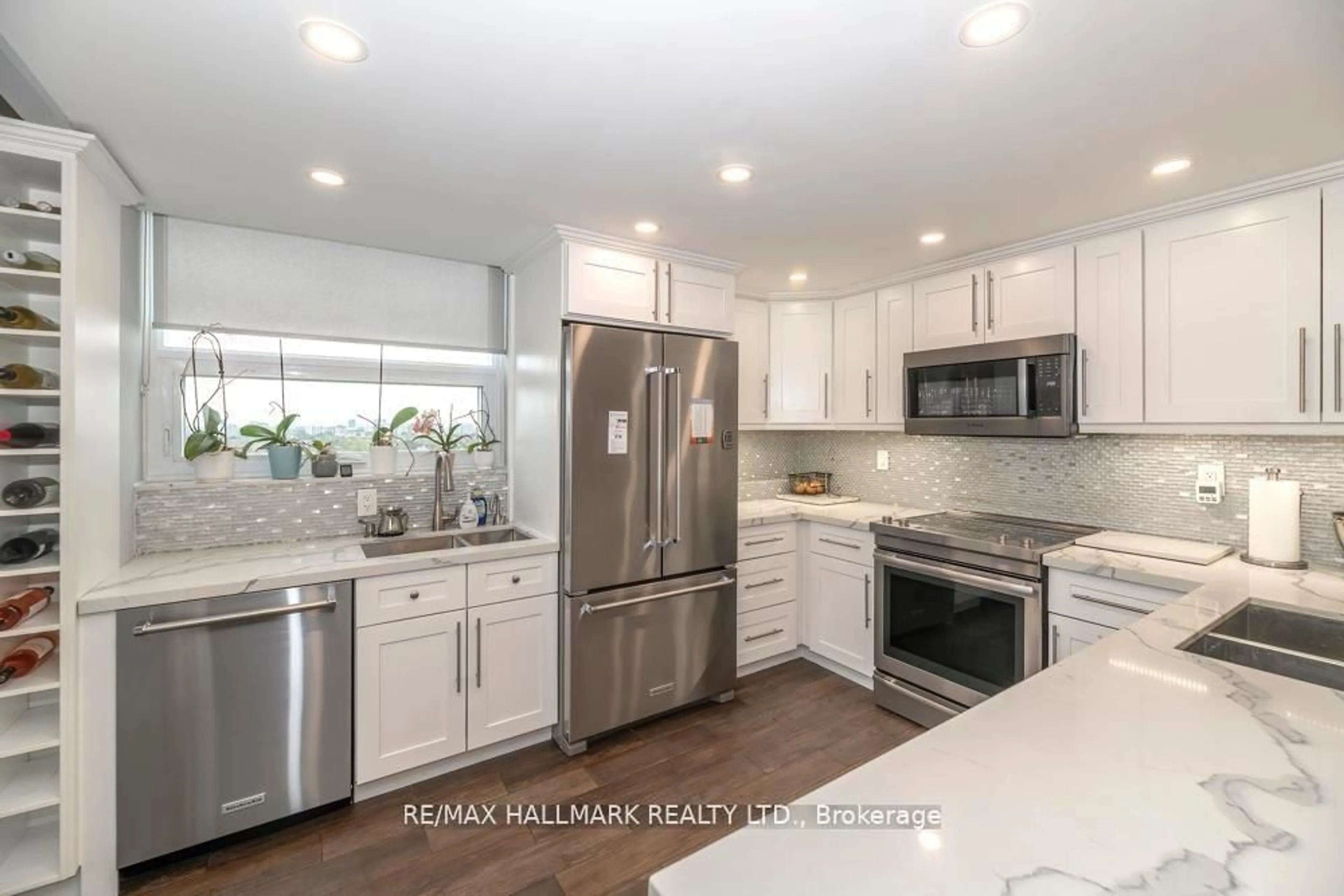 Open concept kitchen, ceramic/tile floor for 7601 Bathurst St #1004, Vaughan Ontario L4J 4H5