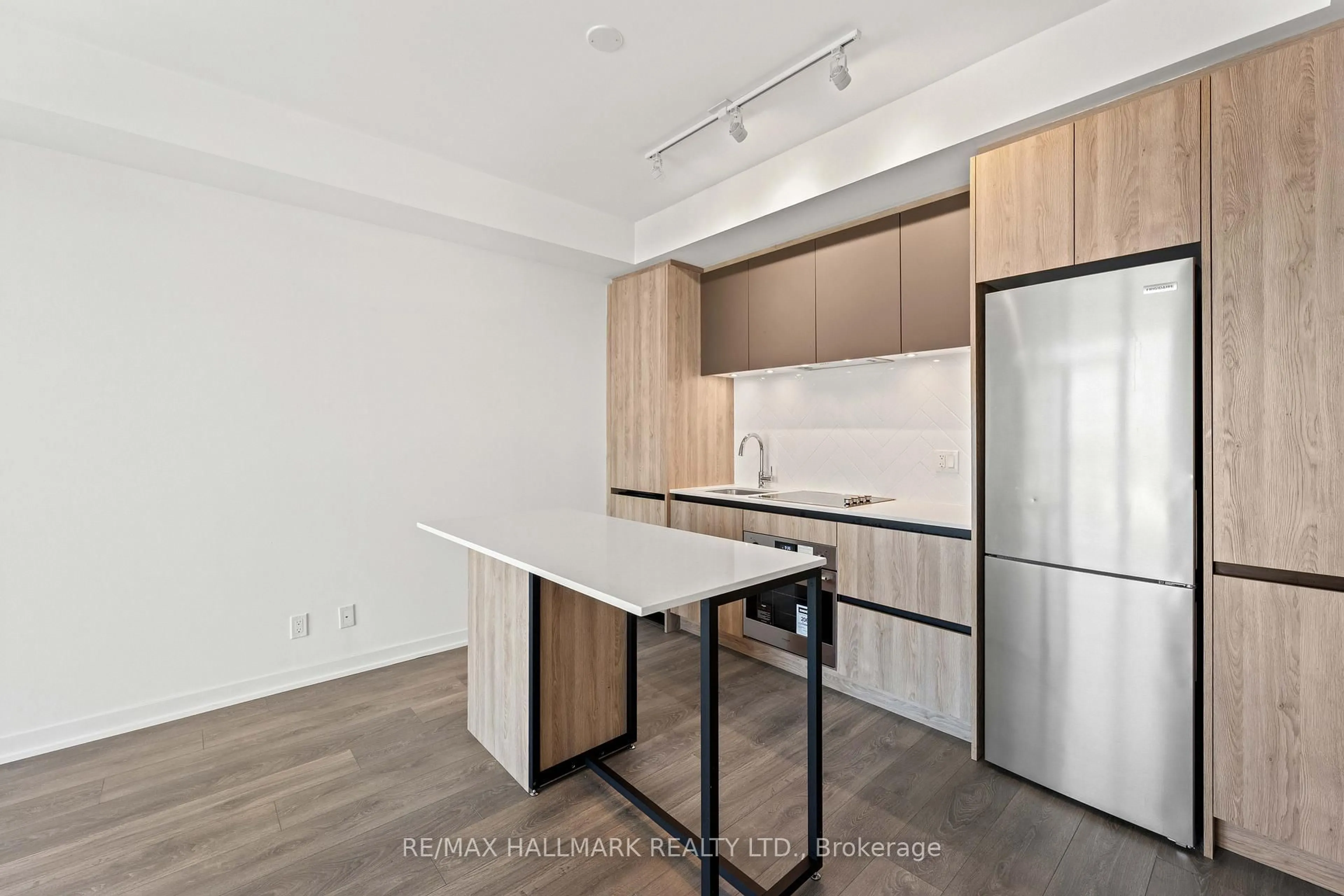 Standard kitchen, unknown for 7950 Bathurst St #1524, Vaughan Ontario L4J 0L4