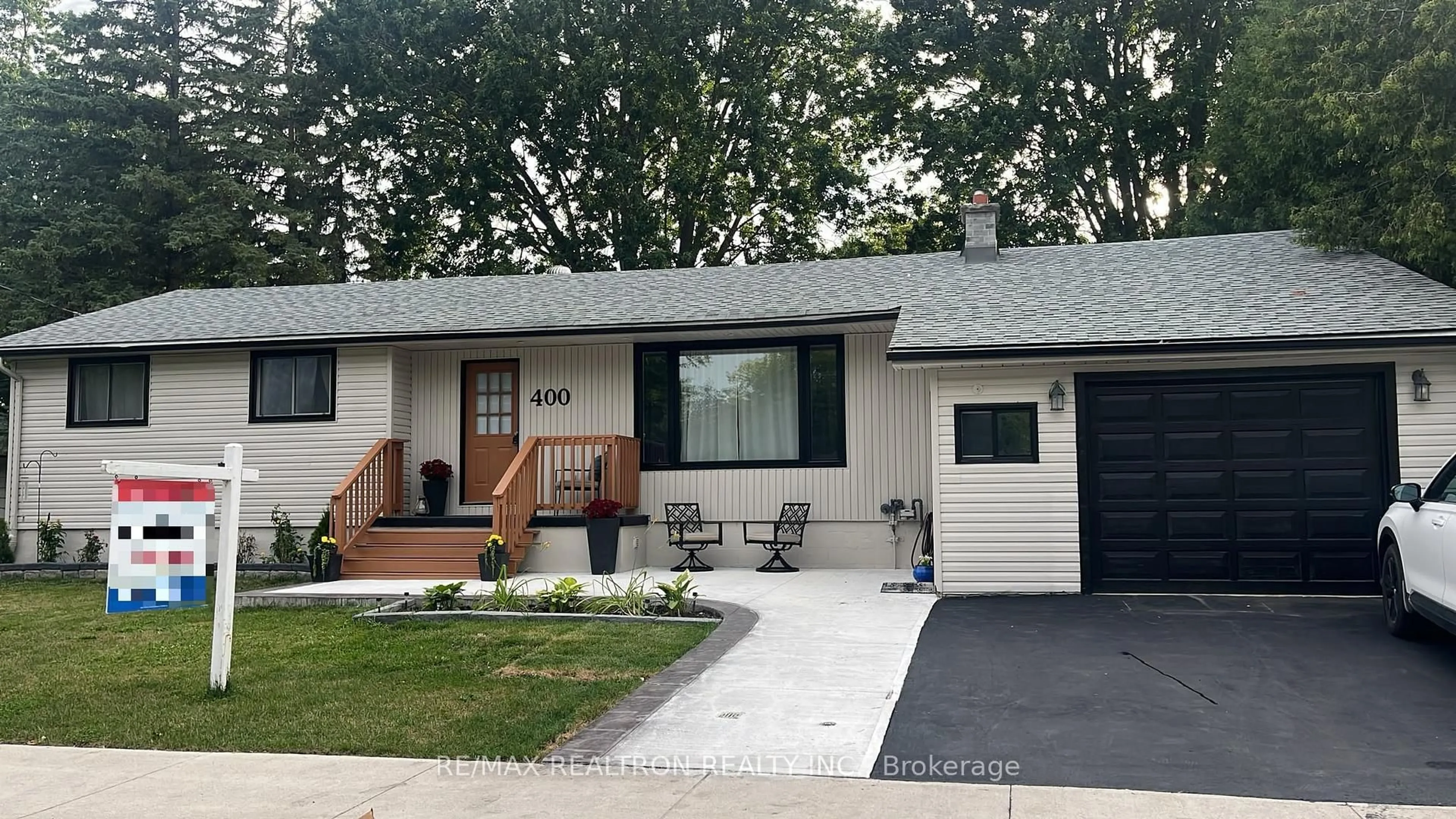 Home with vinyl exterior material, street for 400 Dayfoot St, New Tecumseth Ontario L0G 1A0