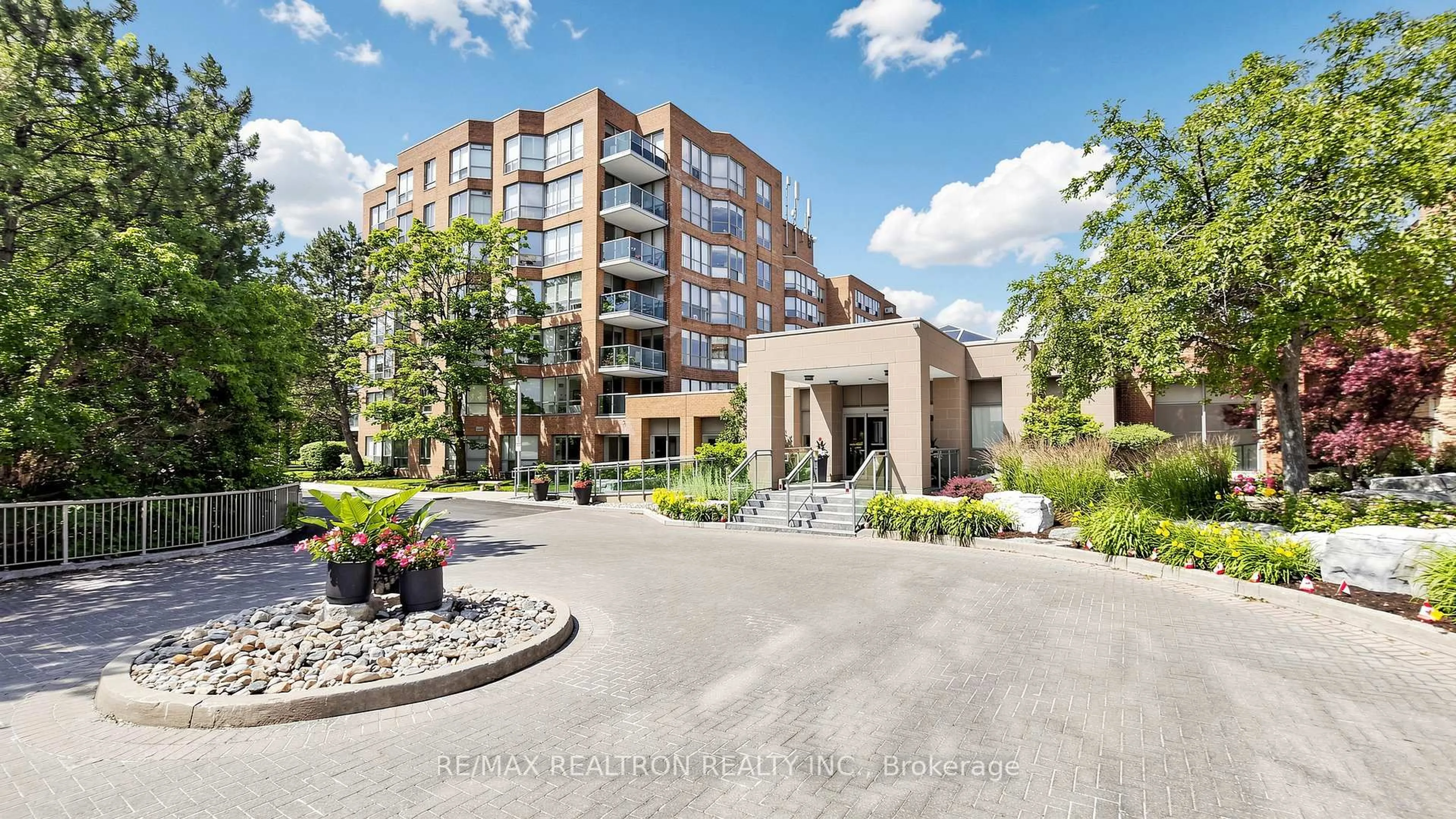 Unknown for 14924 Yonge St #521, Aurora Ontario L4G 1M7