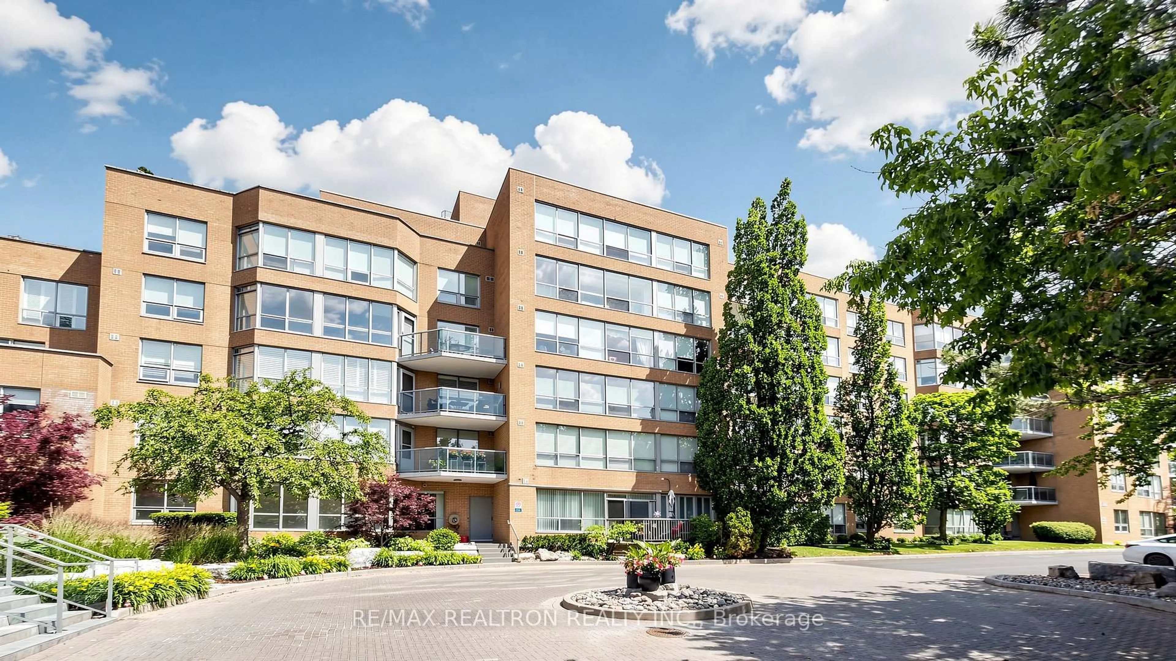 Unknown for 14924 Yonge St #521, Aurora Ontario L4G 1M7