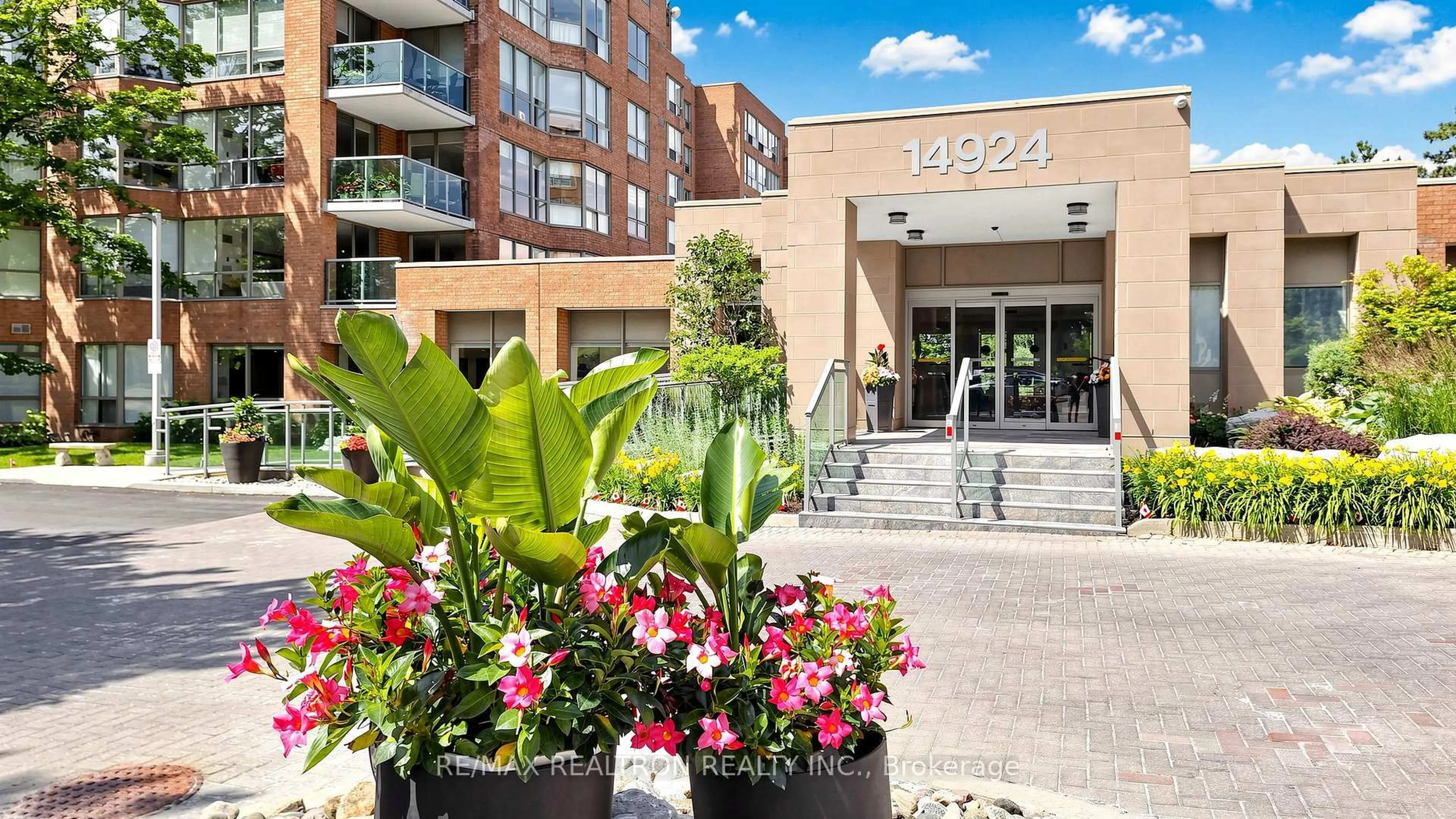 Unknown for 14924 Yonge St #521, Aurora Ontario L4G 1M7