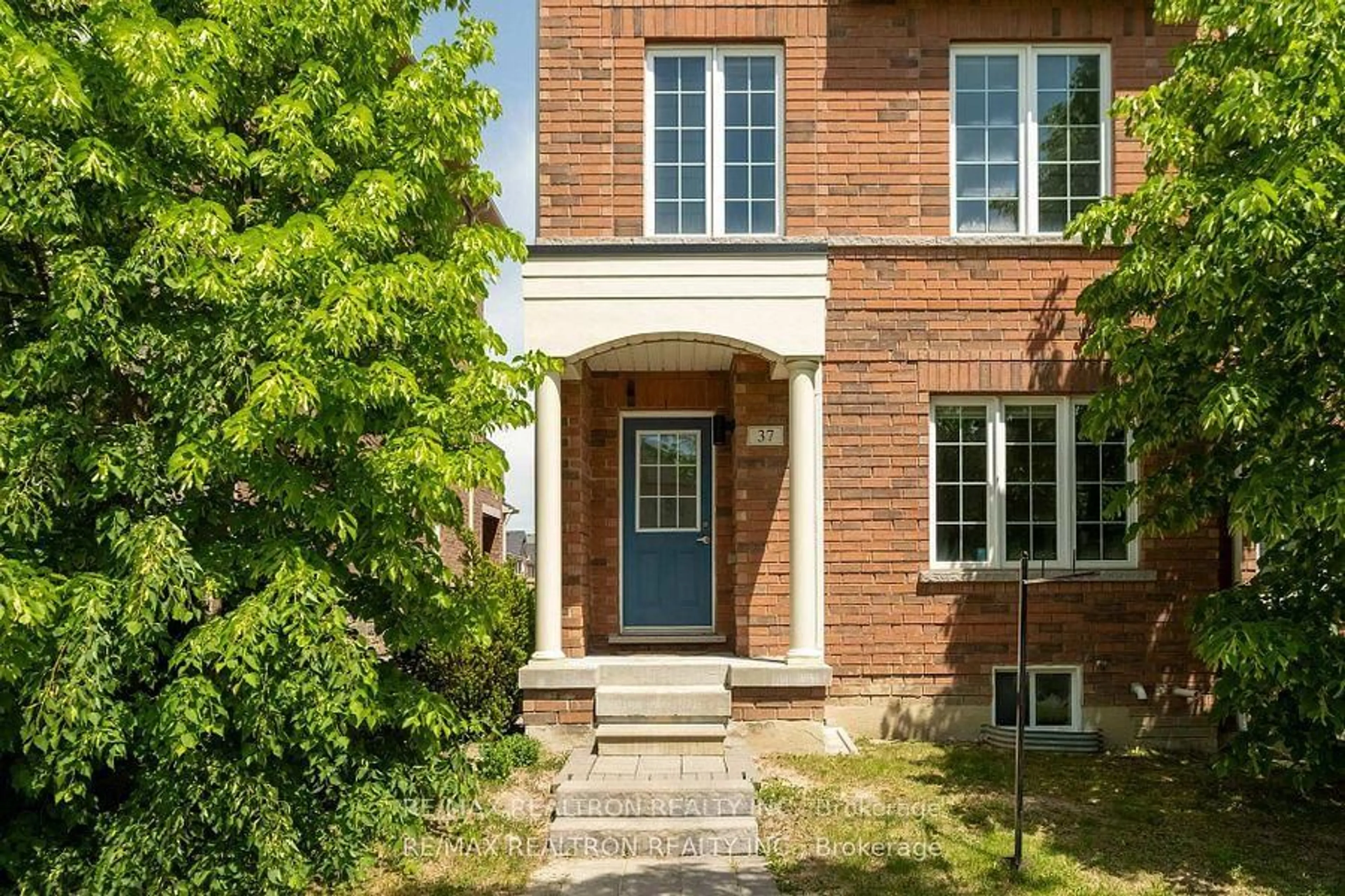 Home with brick exterior material, street for 37 Torah Gate, Vaughan Ontario L6A 4Y4