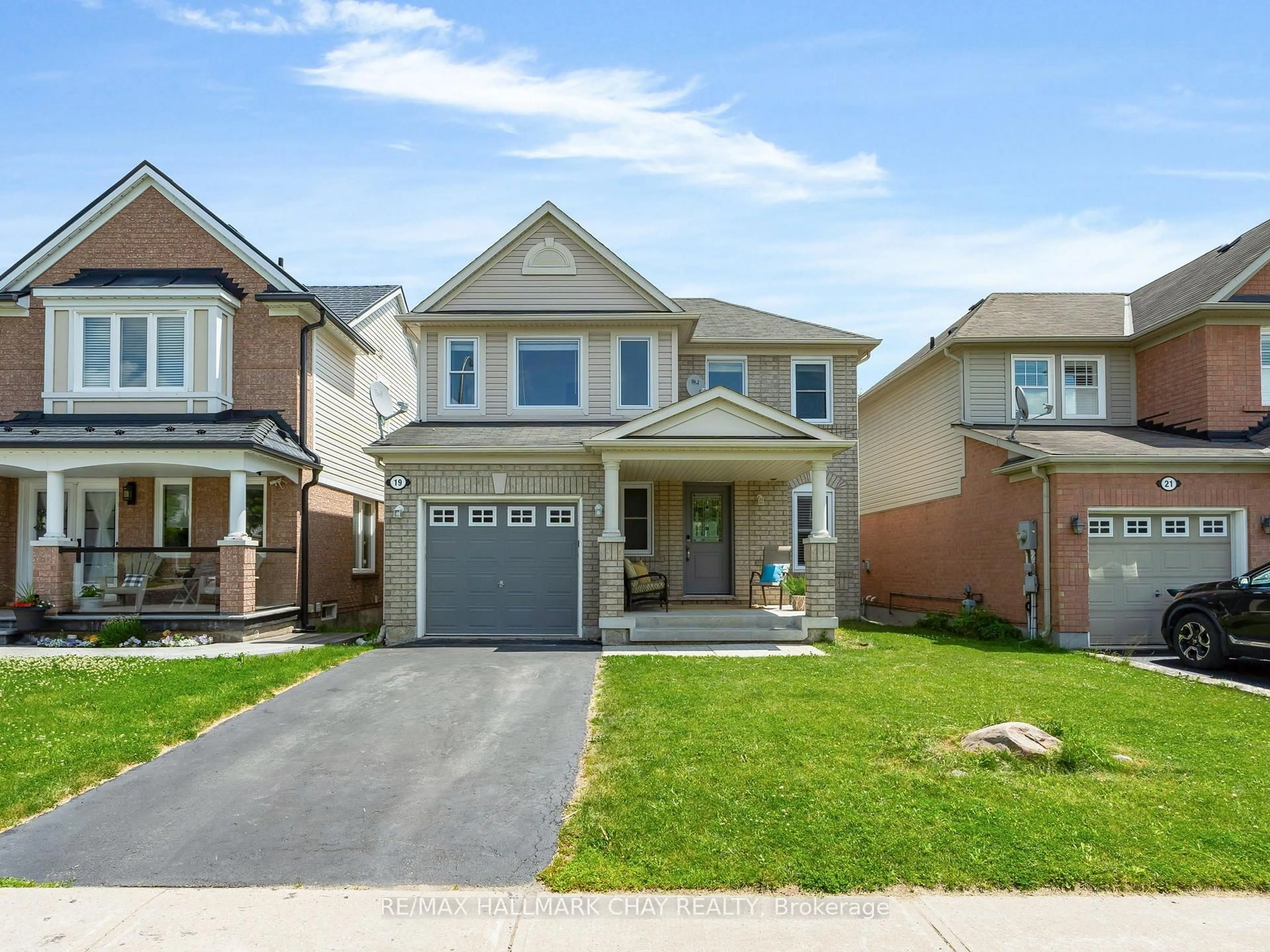Home with brick exterior material, street for 19 Callander Cres, New Tecumseth Ontario L9R 0B4