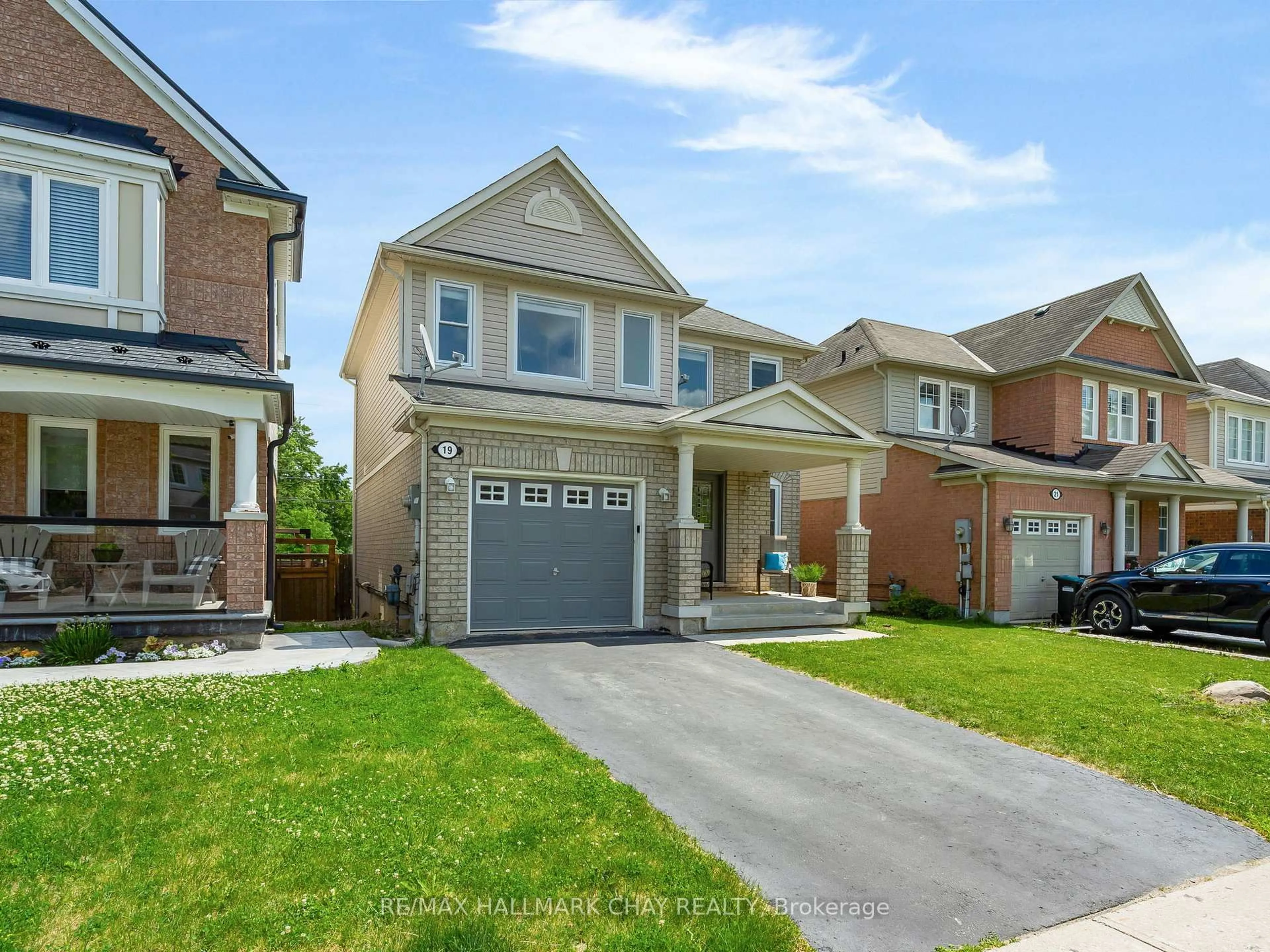Home with brick exterior material, street for 19 Callander Cres, New Tecumseth Ontario L9R 0B4