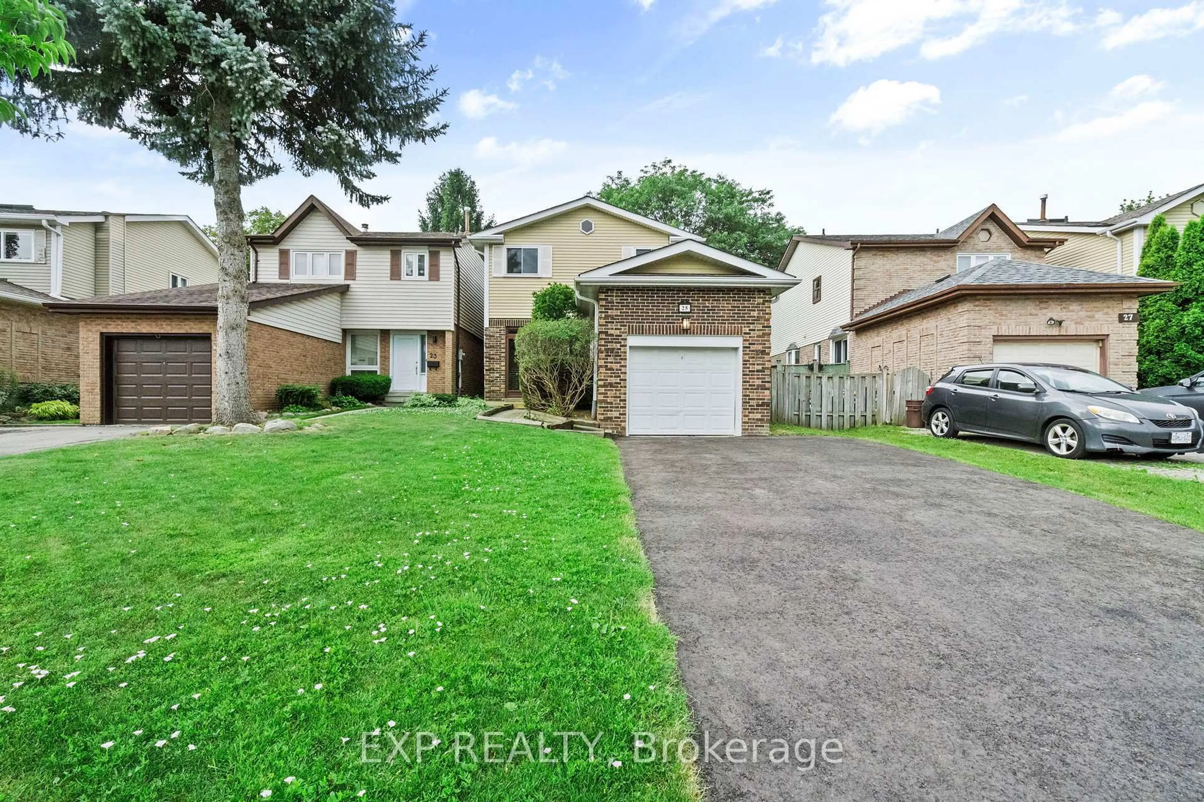 A pic from outside/outdoor area/front of a property/back of a property/a pic from drone, street for 25 Lilac Ave, Markham Ontario L3T 5K1