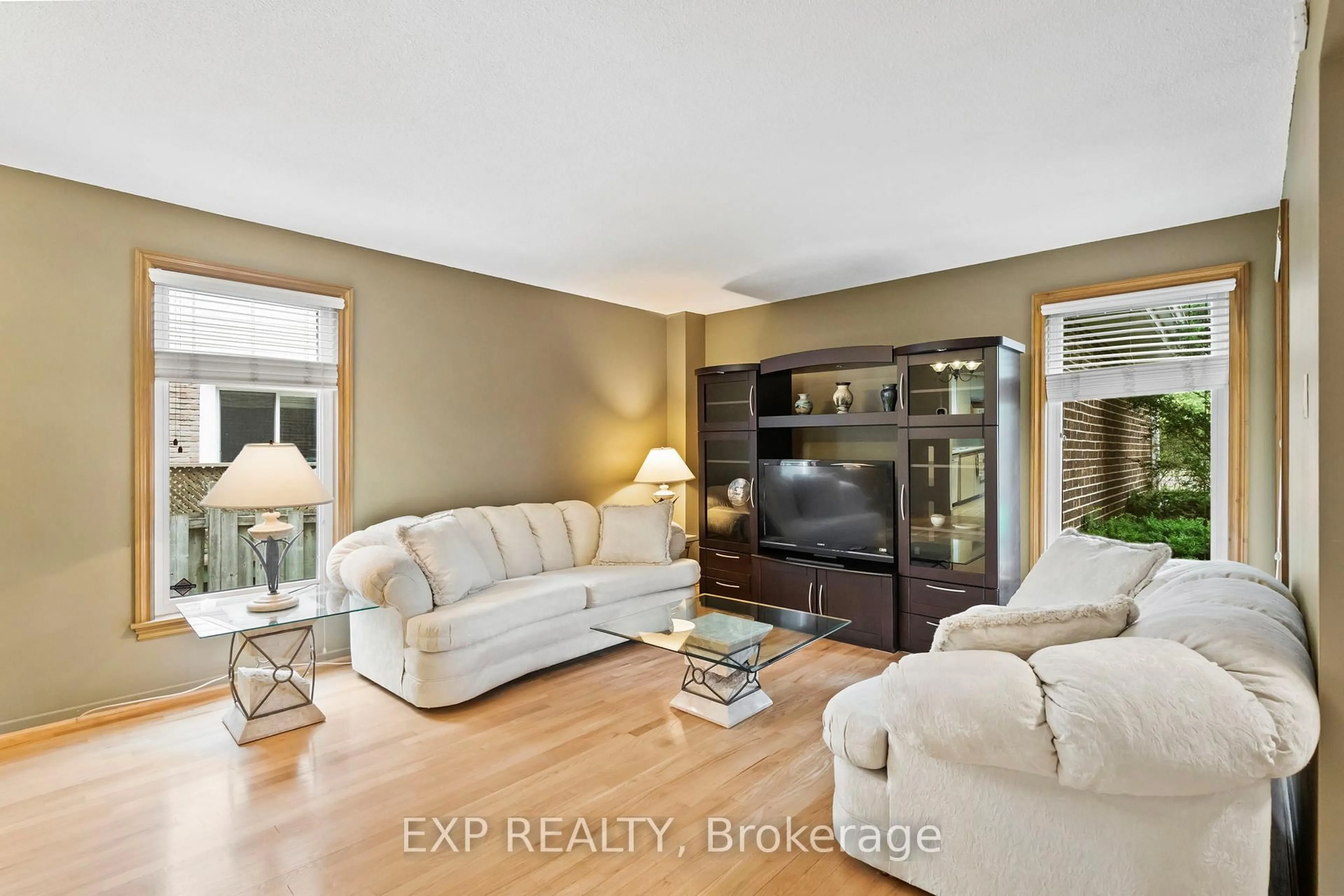 Living room with furniture, unknown for 25 Lilac Ave, Markham Ontario L3T 5K1