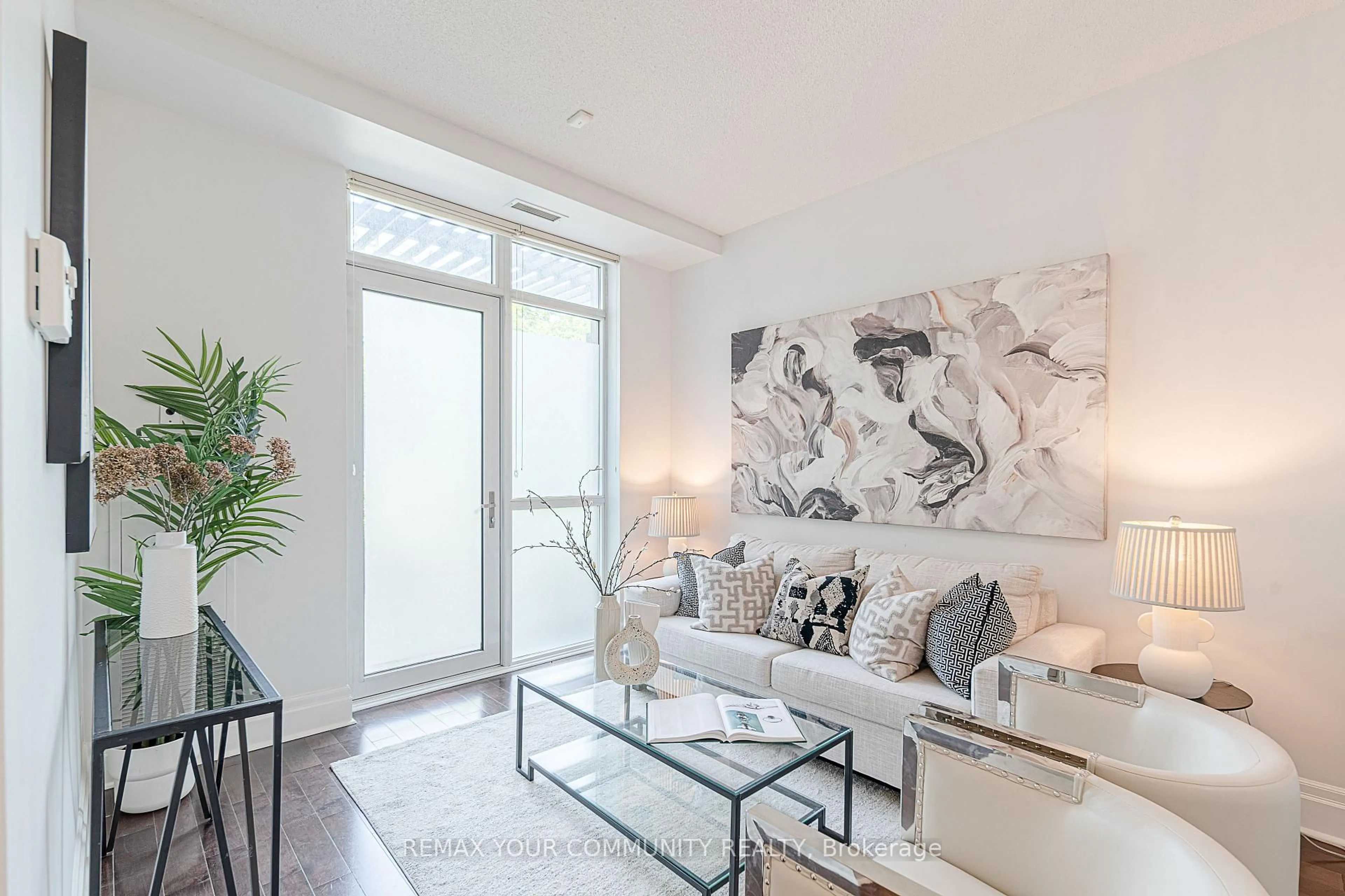Living room with furniture, unknown for 39 Upper Duke Cres #102, Markham Ontario L6G 0B8