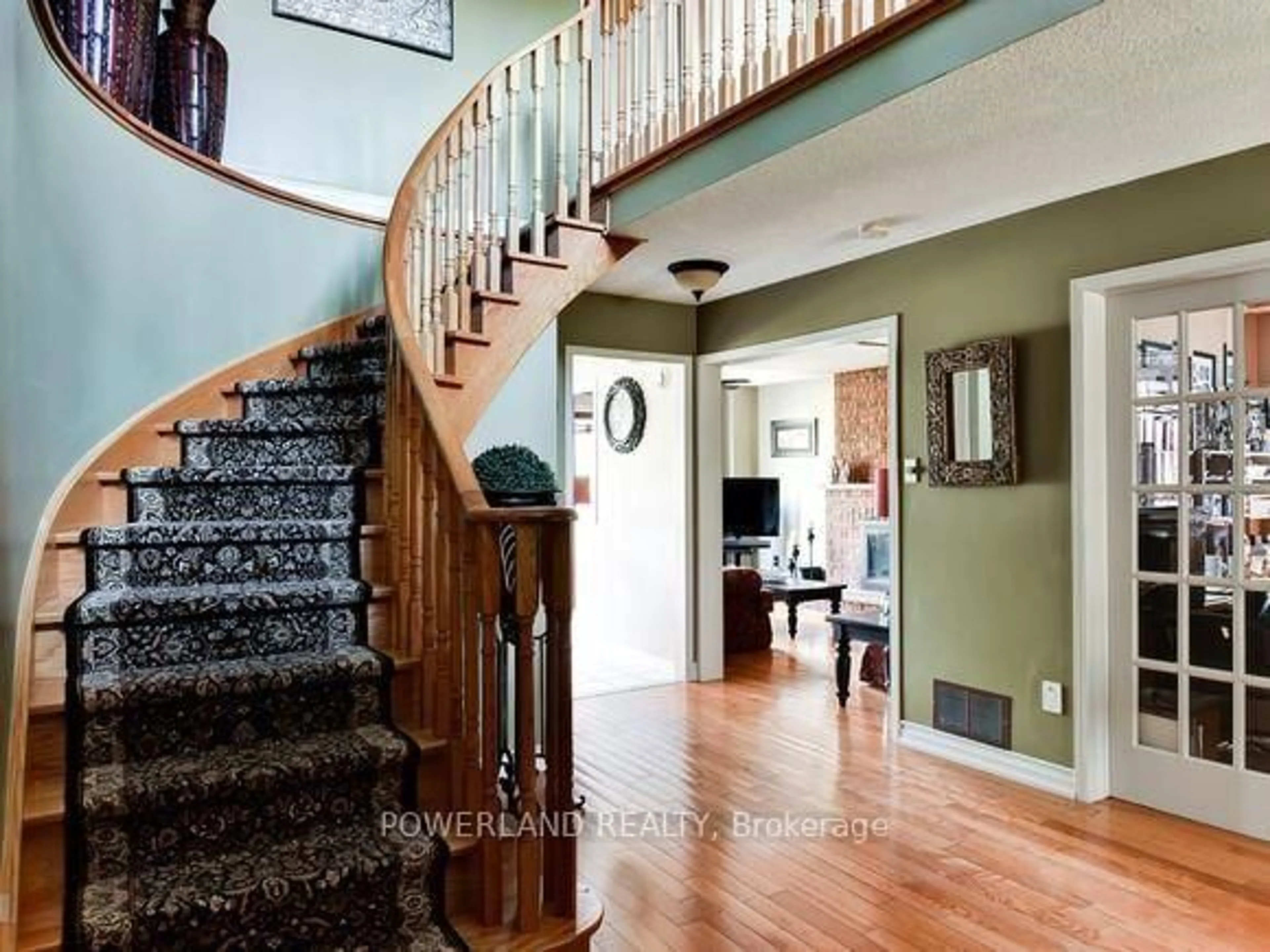 Unknown for 816 Hollander Rd, Newmarket Ontario L3Y 8H4