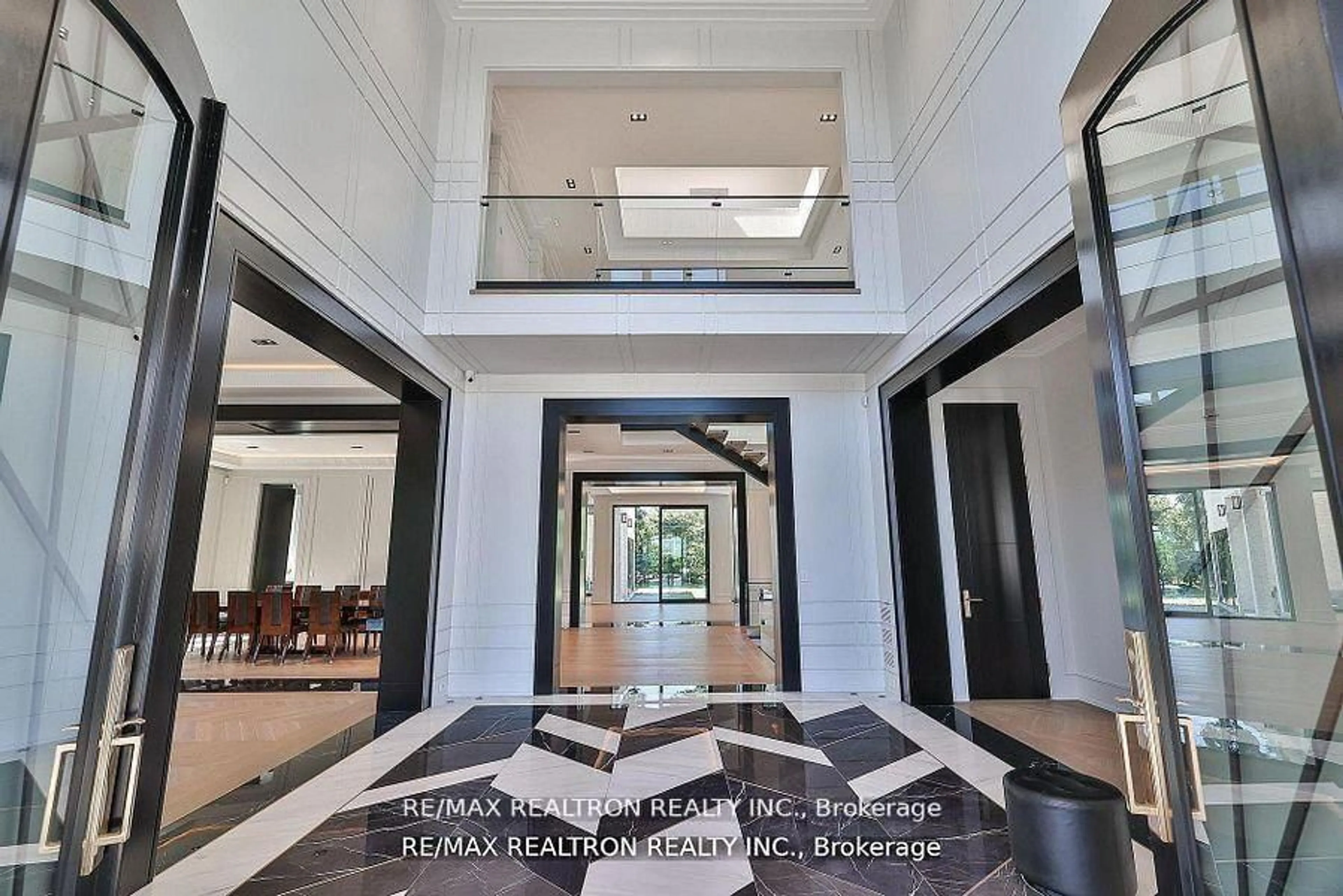 Indoor foyer for 41 Thornbank Rd, Vaughan Ontario L4J 2A1