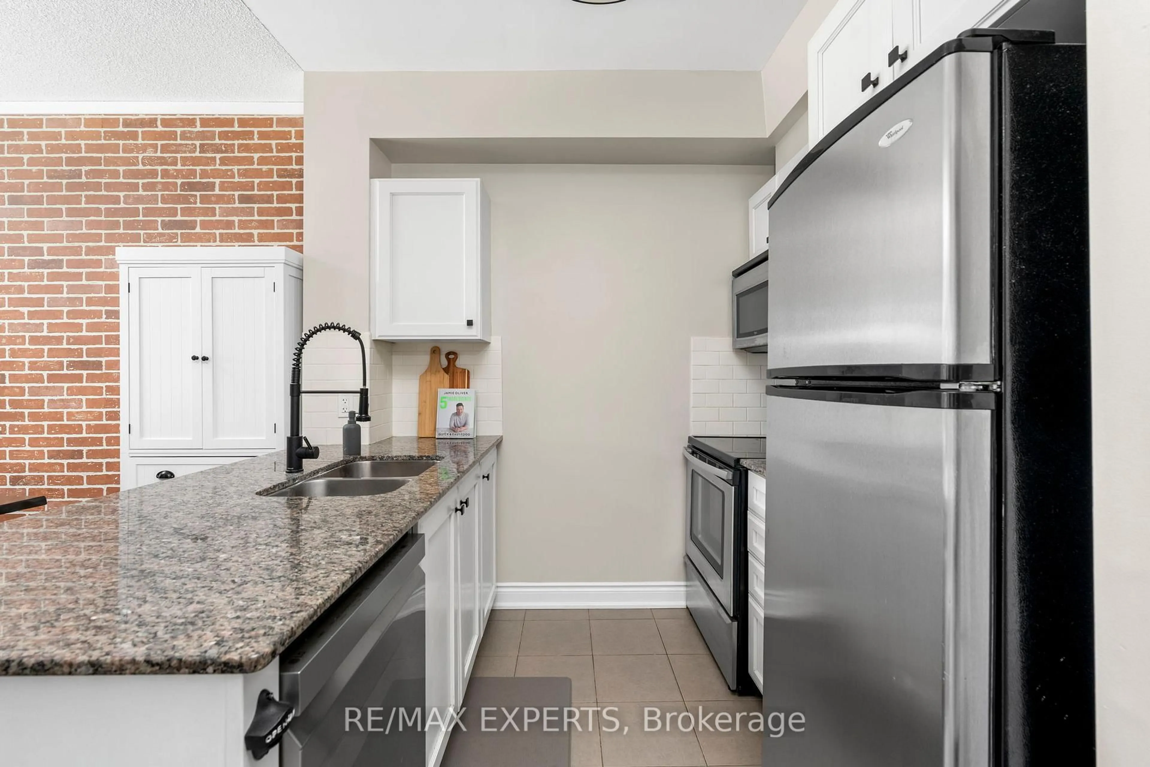 Unknown for 281 Woodbridge Ave #301, Vaughan Ontario L4L 0C6