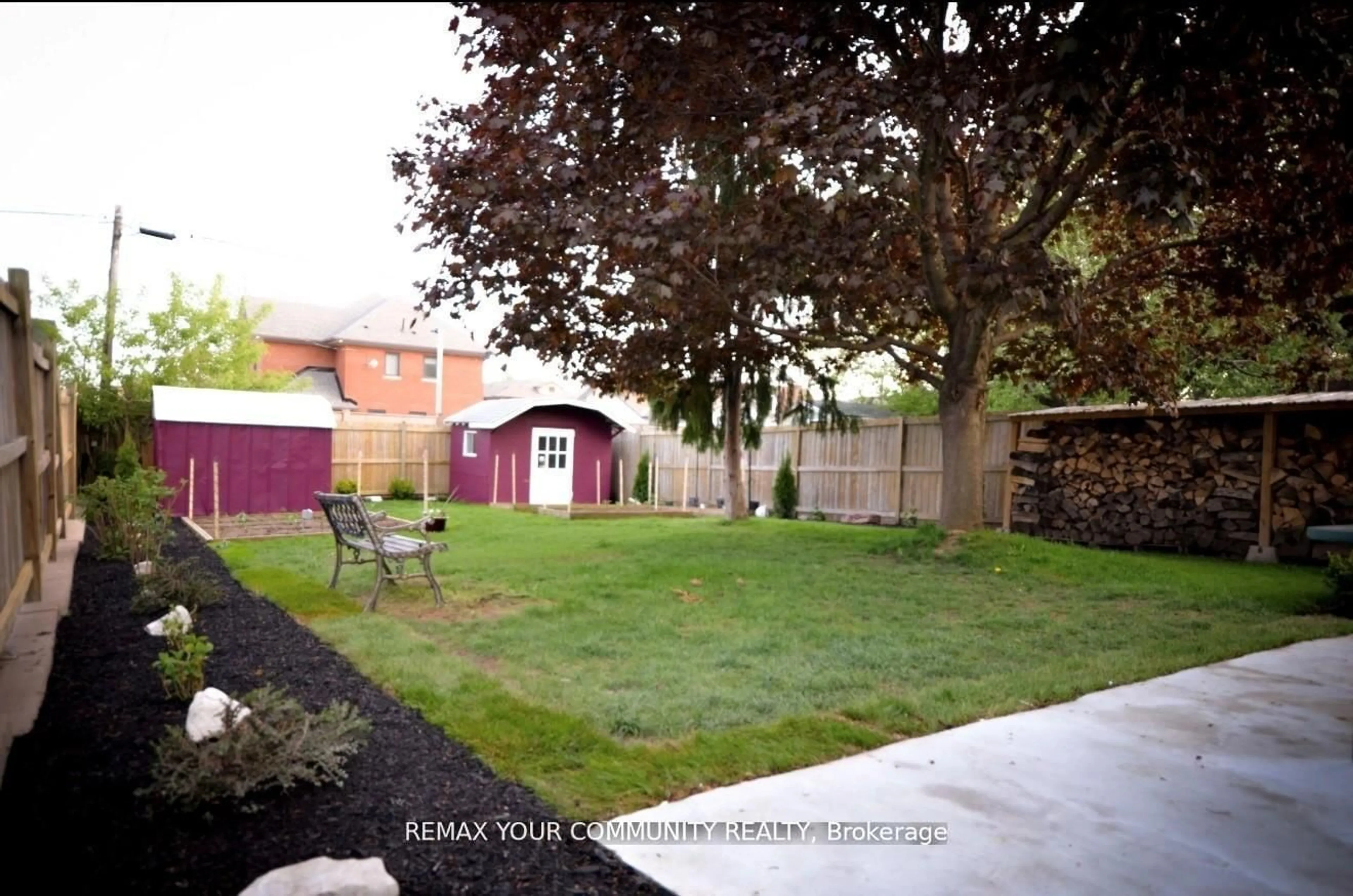A pic from outside/outdoor area/front of a property/back of a property/a pic from drone, street for 56 James St, Bradford West Gwillimbury Ontario L3Z 2B4