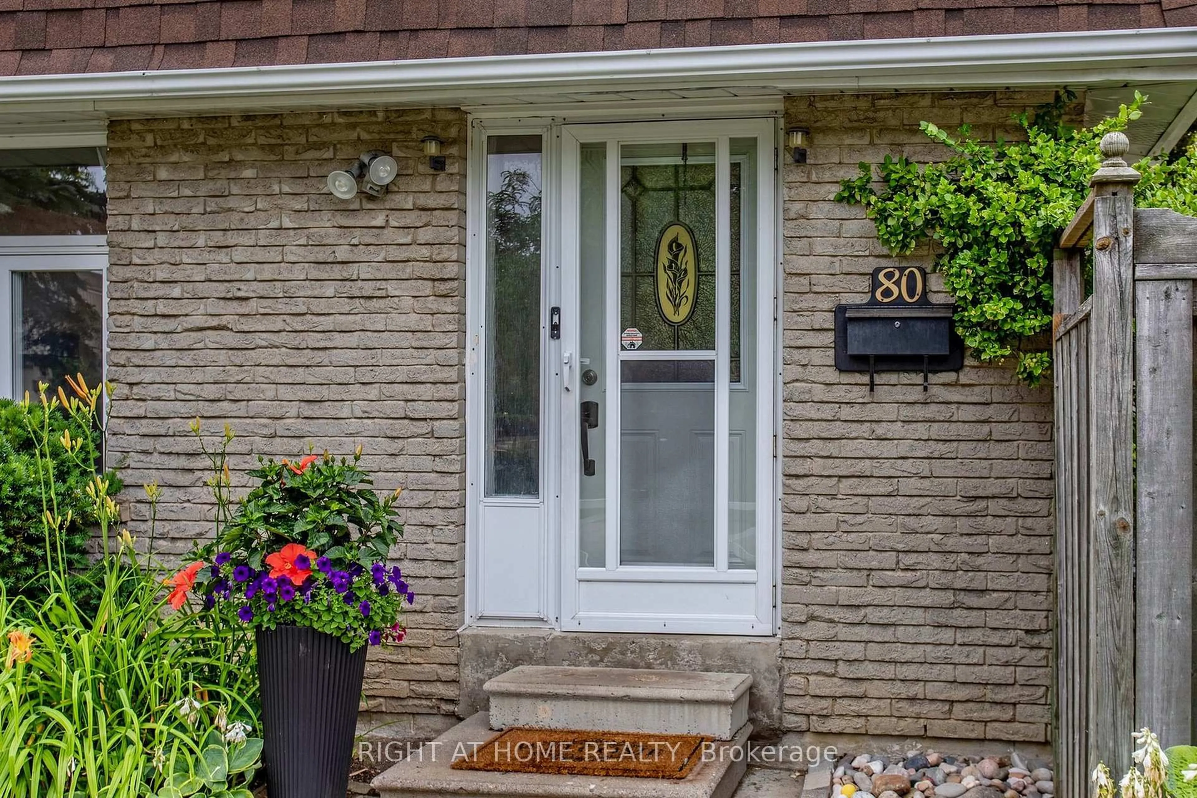 Indoor entryway for 80 Lillooet Cres, Richmond Hill Ontario L4C 5A7
