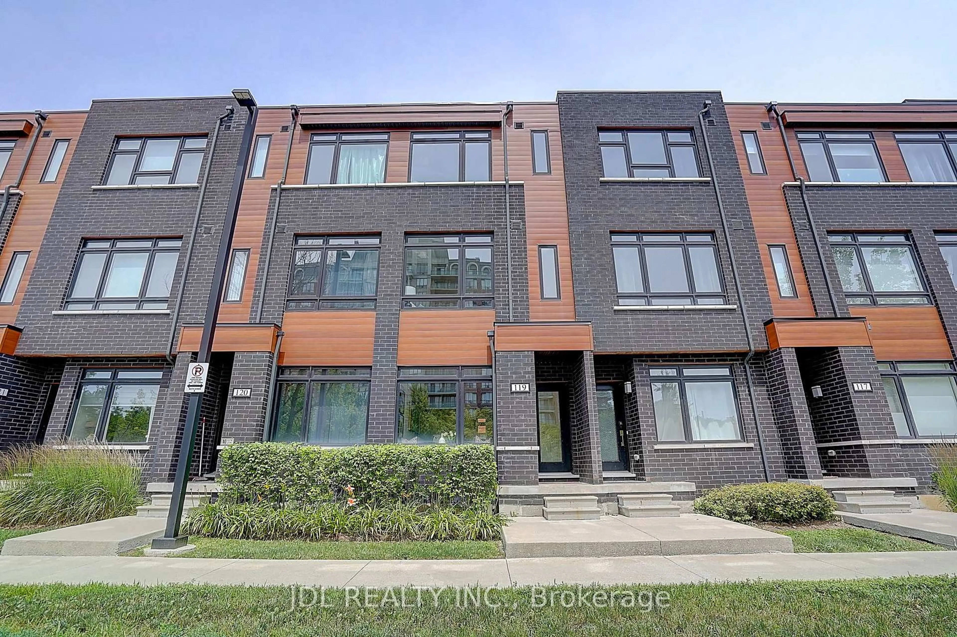 Home with brick exterior material, street for 370 D Red Maple Rd #119, Richmond Hill Ontario L4C 5T4