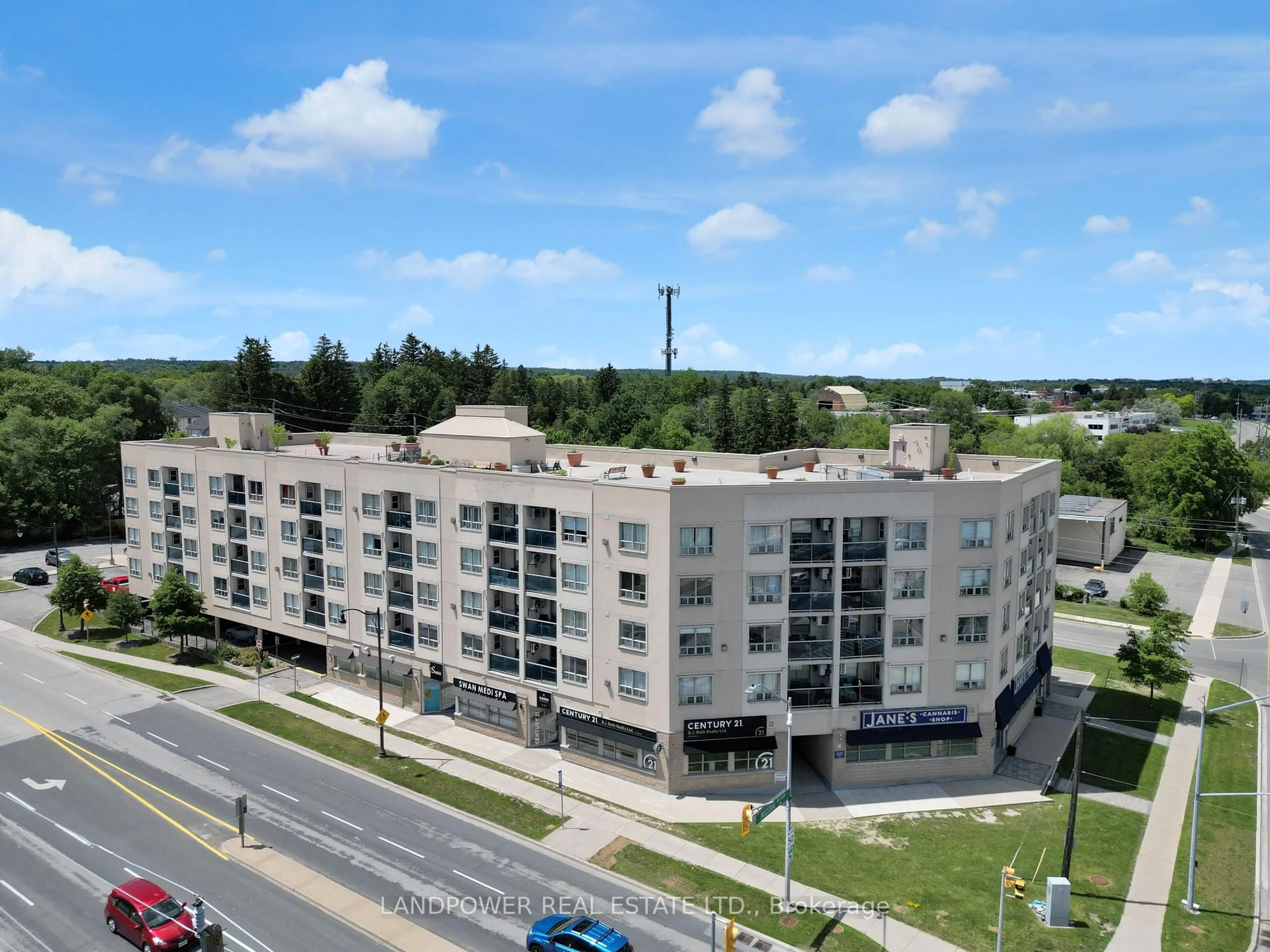 A pic from outside/outdoor area/front of a property/back of a property/a pic from drone, building for 160 Wellington St #301, Aurora Ontario L4G 1J3