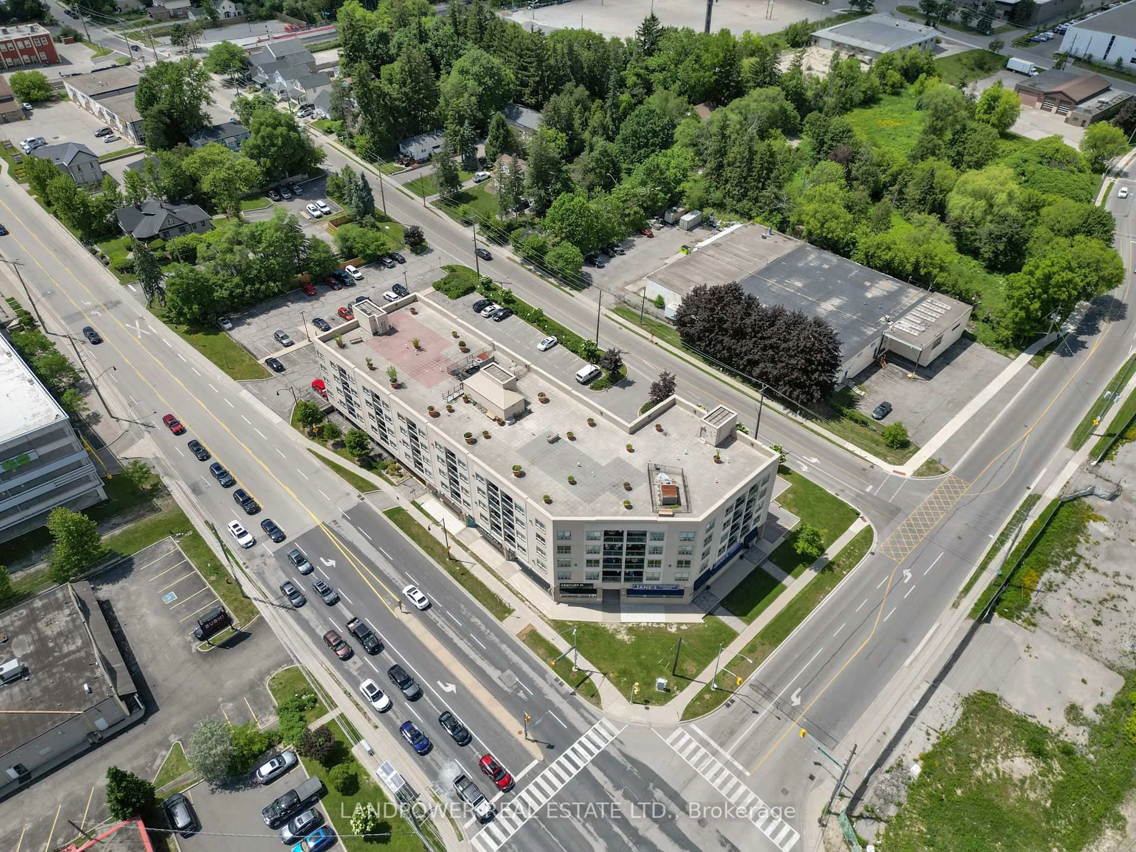 A pic from outside/outdoor area/front of a property/back of a property/a pic from drone, building for 160 Wellington St #301, Aurora Ontario L4G 1J3