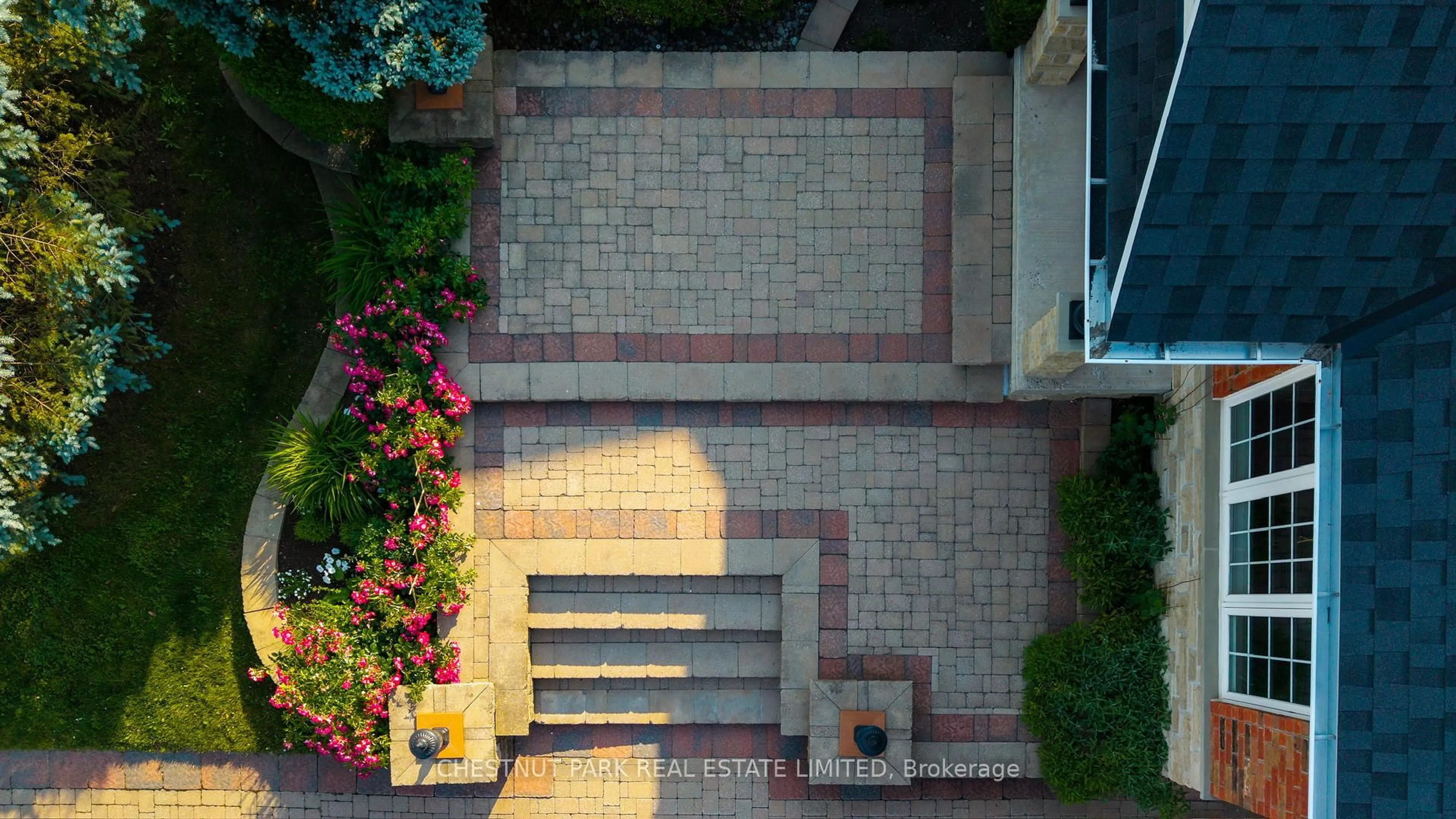 A pic from outside/outdoor area/front of a property/back of a property/a pic from drone, street for 8 Cyril Richardson Crt, Uxbridge Ontario L9P 2A8