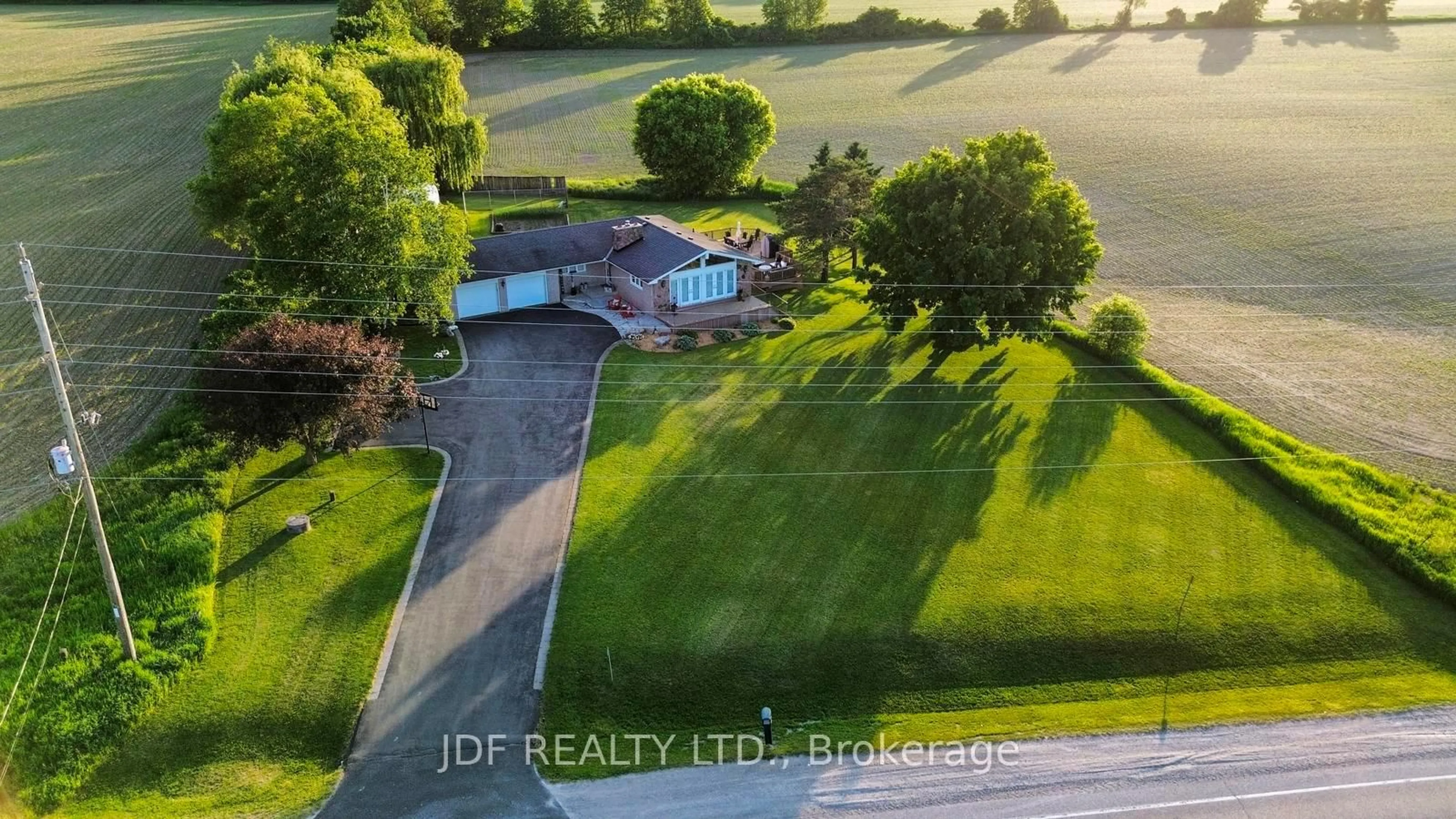 A pic from outside/outdoor area/front of a property/back of a property/a pic from drone, unknown for 2544 Tottenham Rd, New Tecumseth Ontario L0G 1A0