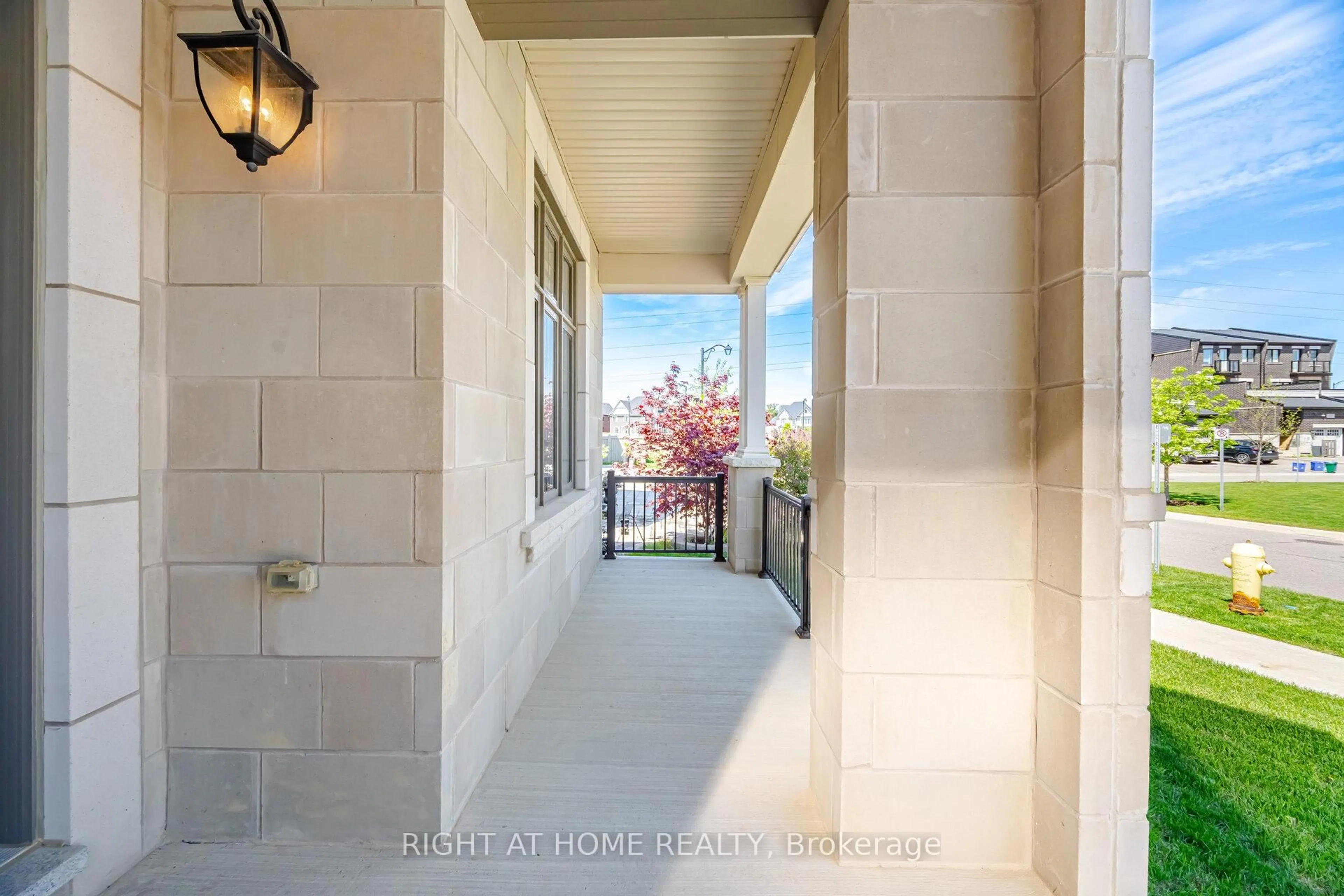 Indoor entryway for 17 Lacrosse Tr, Vaughan Ontario L4H 4S7
