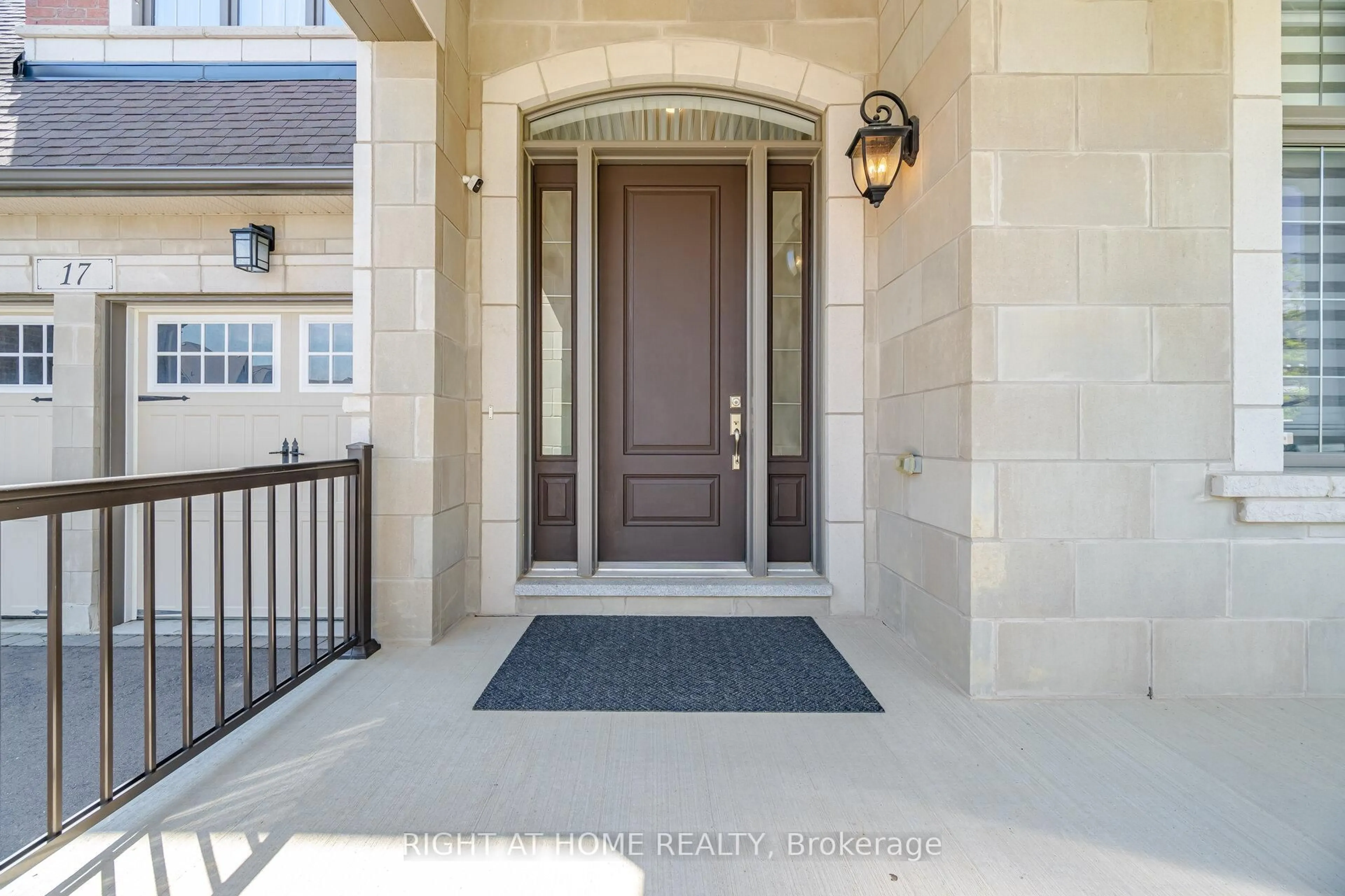 Indoor entryway for 17 Lacrosse Tr, Vaughan Ontario L4H 4S7