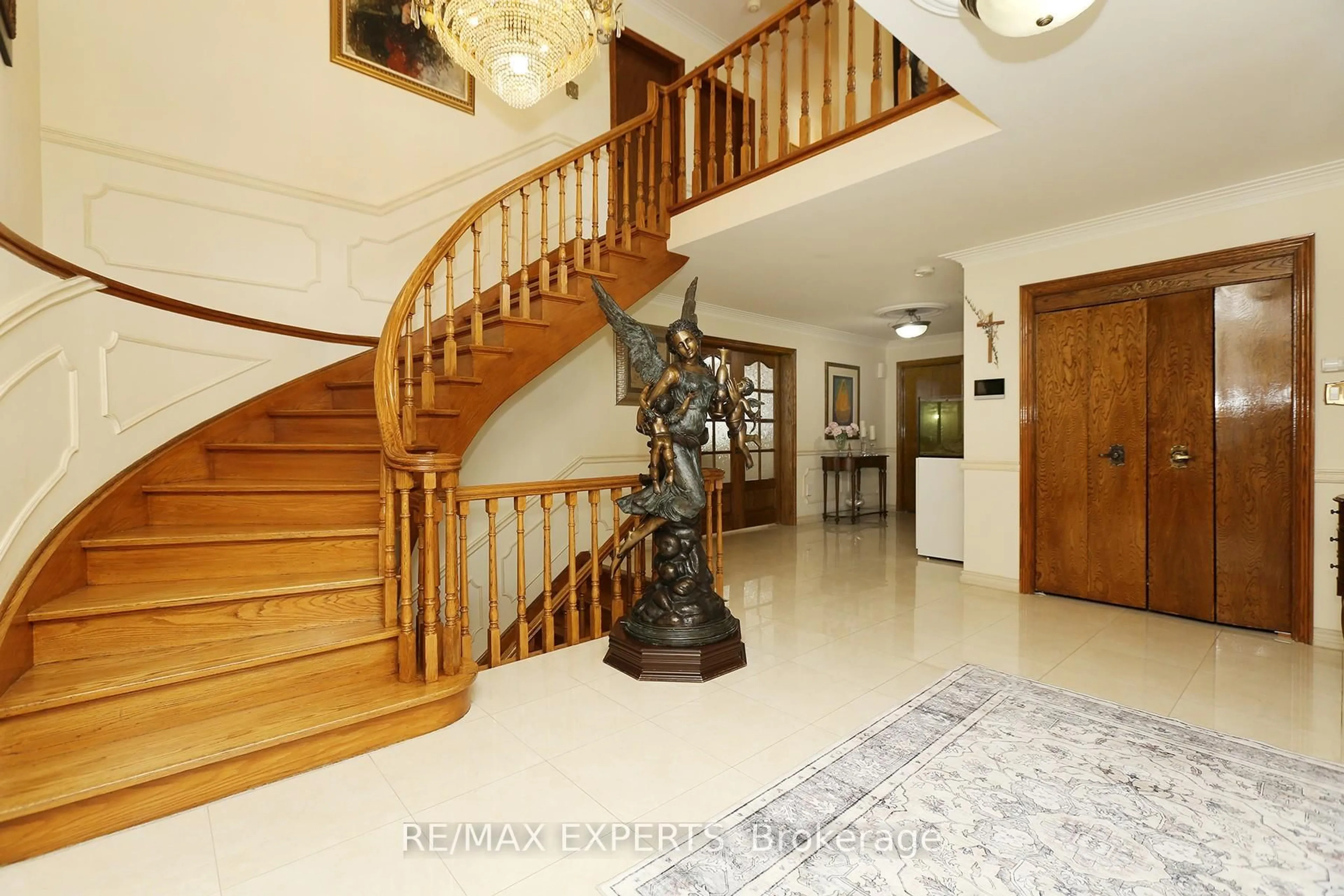 Indoor foyer for 57 Francis St, Vaughan Ontario L4L 1P7