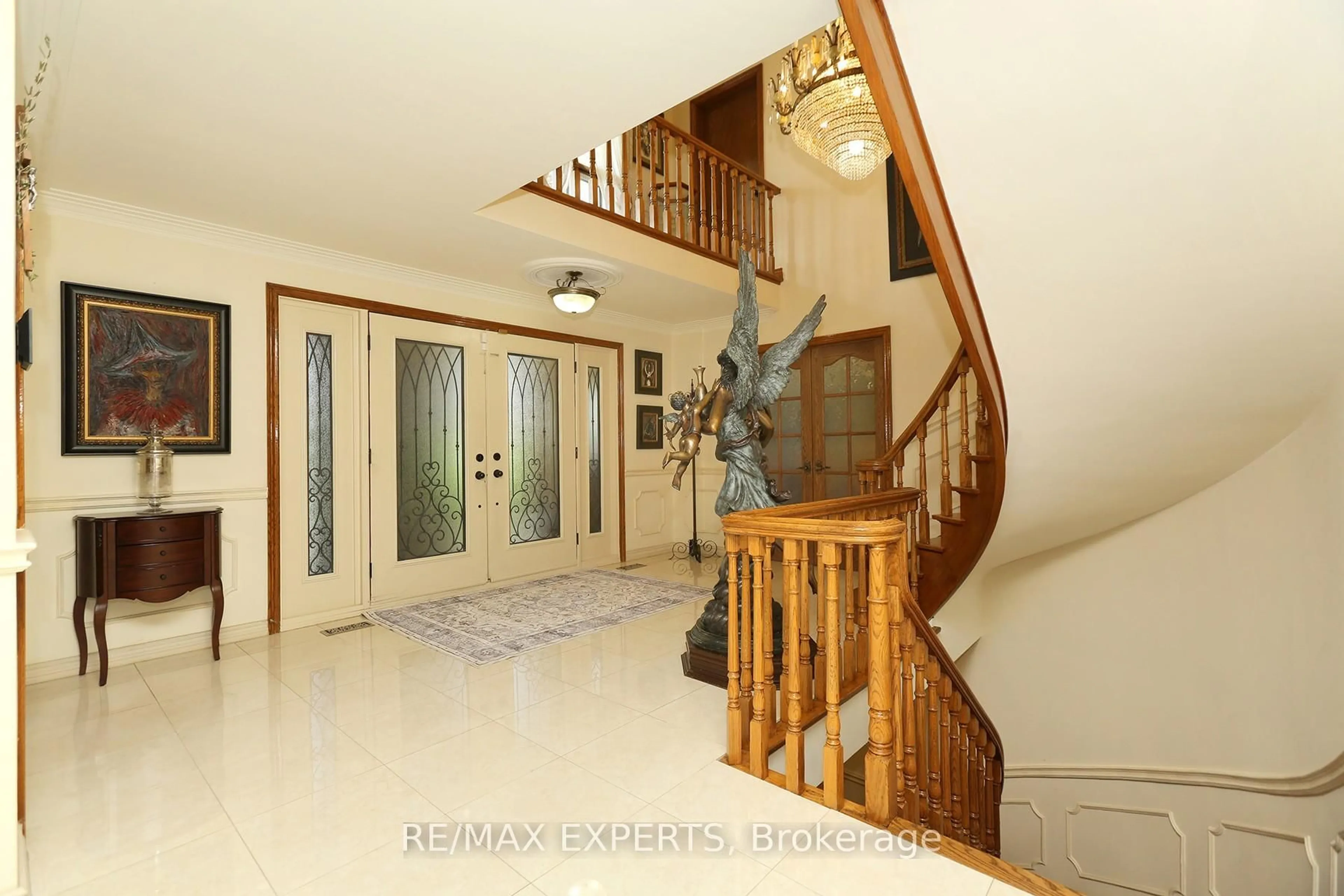 Indoor foyer for 57 Francis St, Vaughan Ontario L4L 1P7