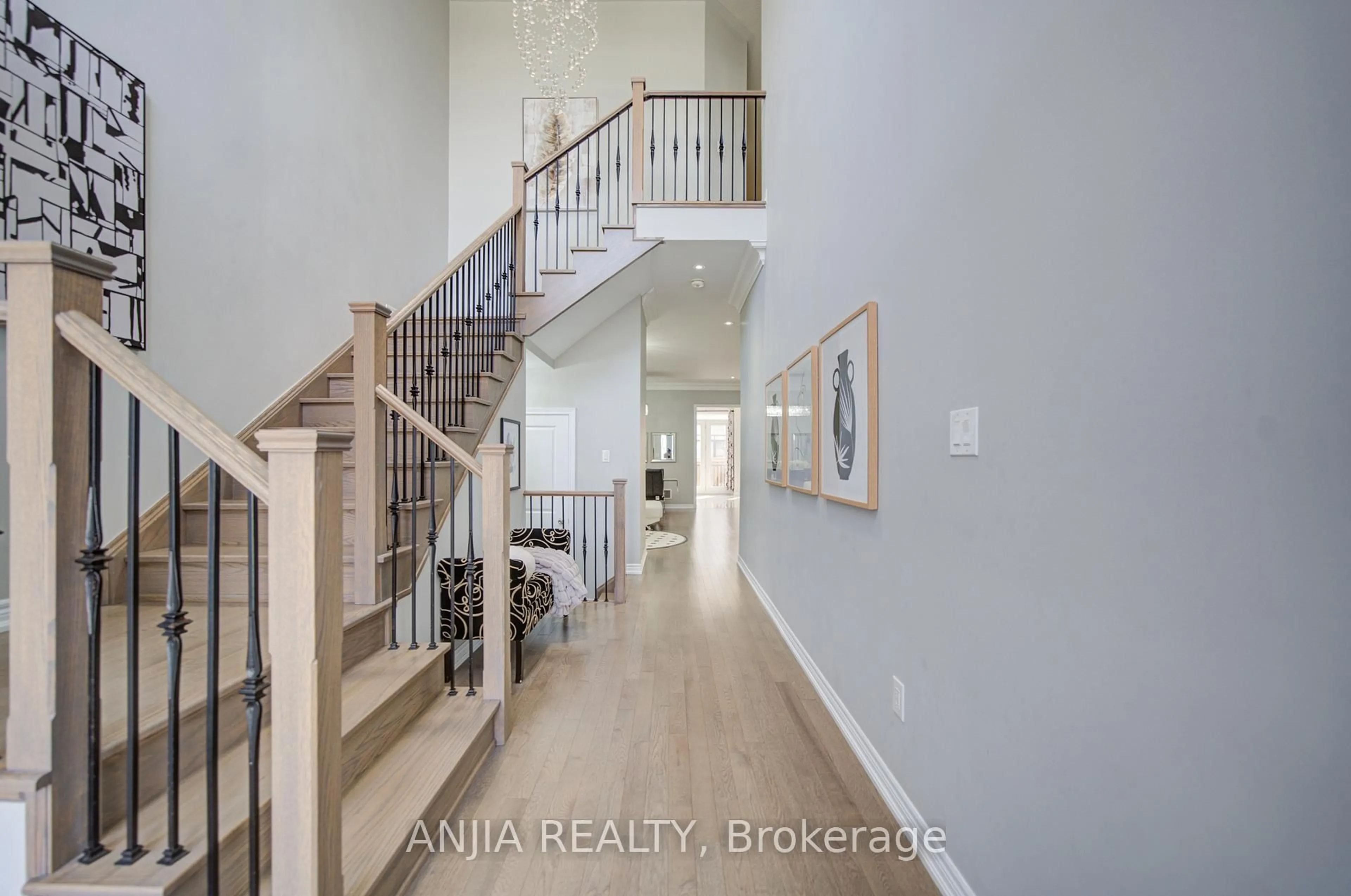Indoor entryway for 63 Suttonrail Way, Whitchurch-Stouffville Ontario L4A 0E4