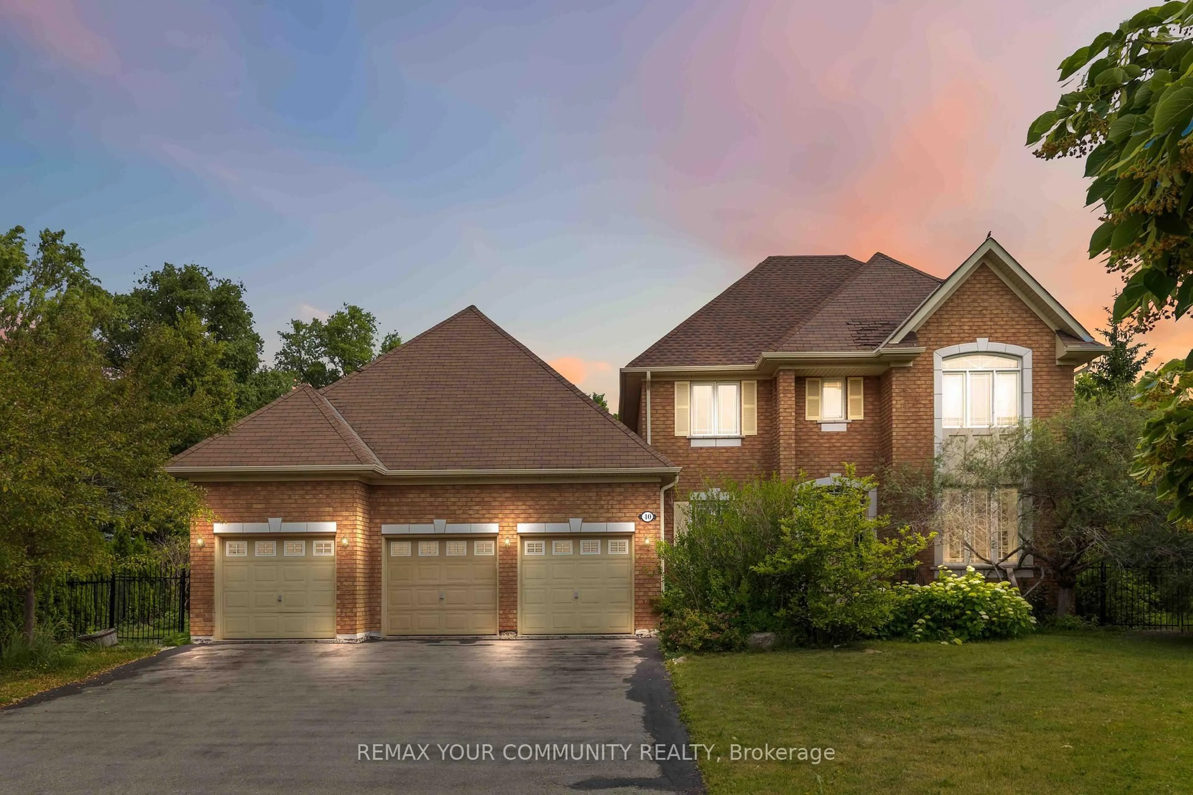 Home with brick exterior material, unknown for 40 Hunterwood Chse, Vaughan Ontario L6A 3R9