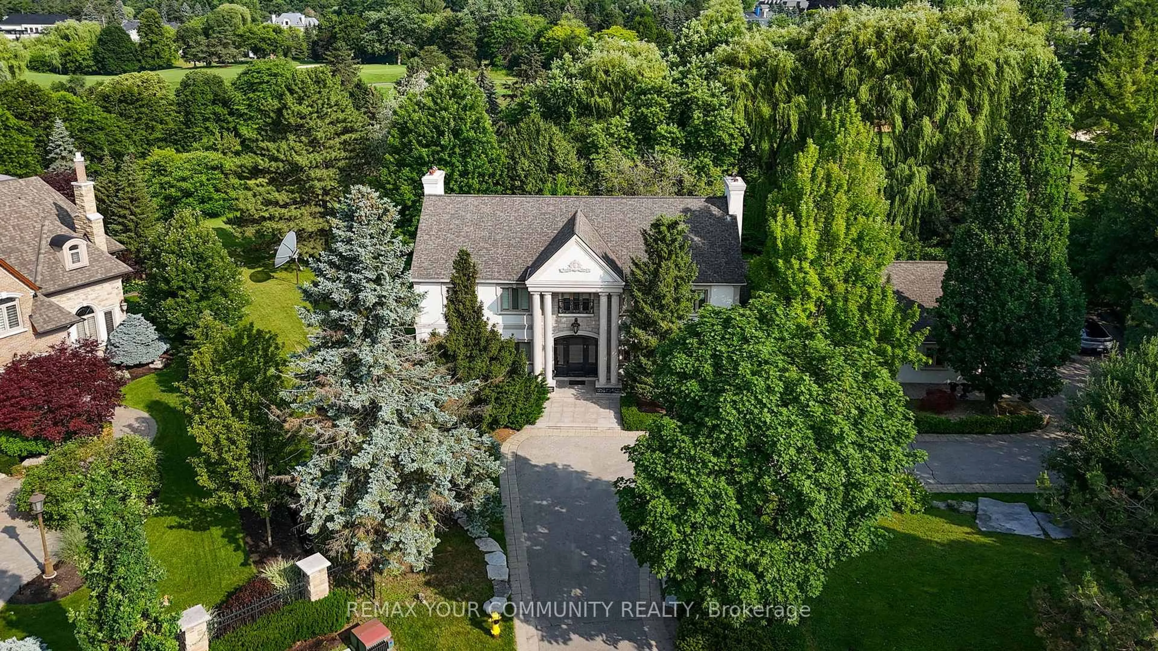 A pic from outside/outdoor area/front of a property/back of a property/a pic from drone, street for 58 Buck's Pl, Vaughan Ontario L4L 3P9