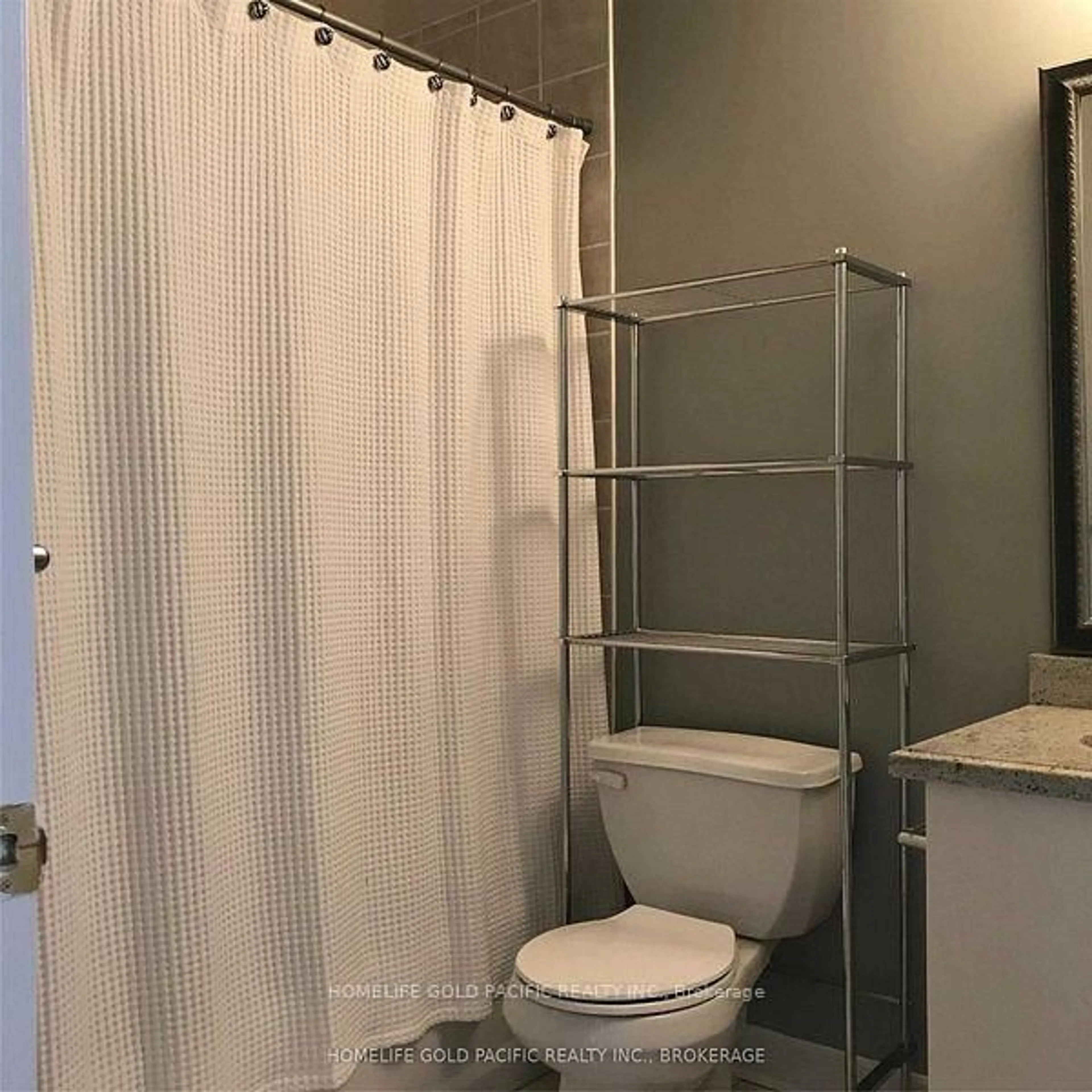 Standard bathroom, unknown for 32 Romance Dr, Richmond Hill Ontario L4S 2R7