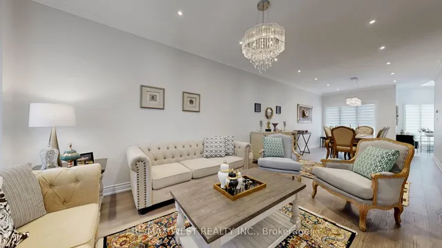31 Mulholland Dr, Vaughan 4