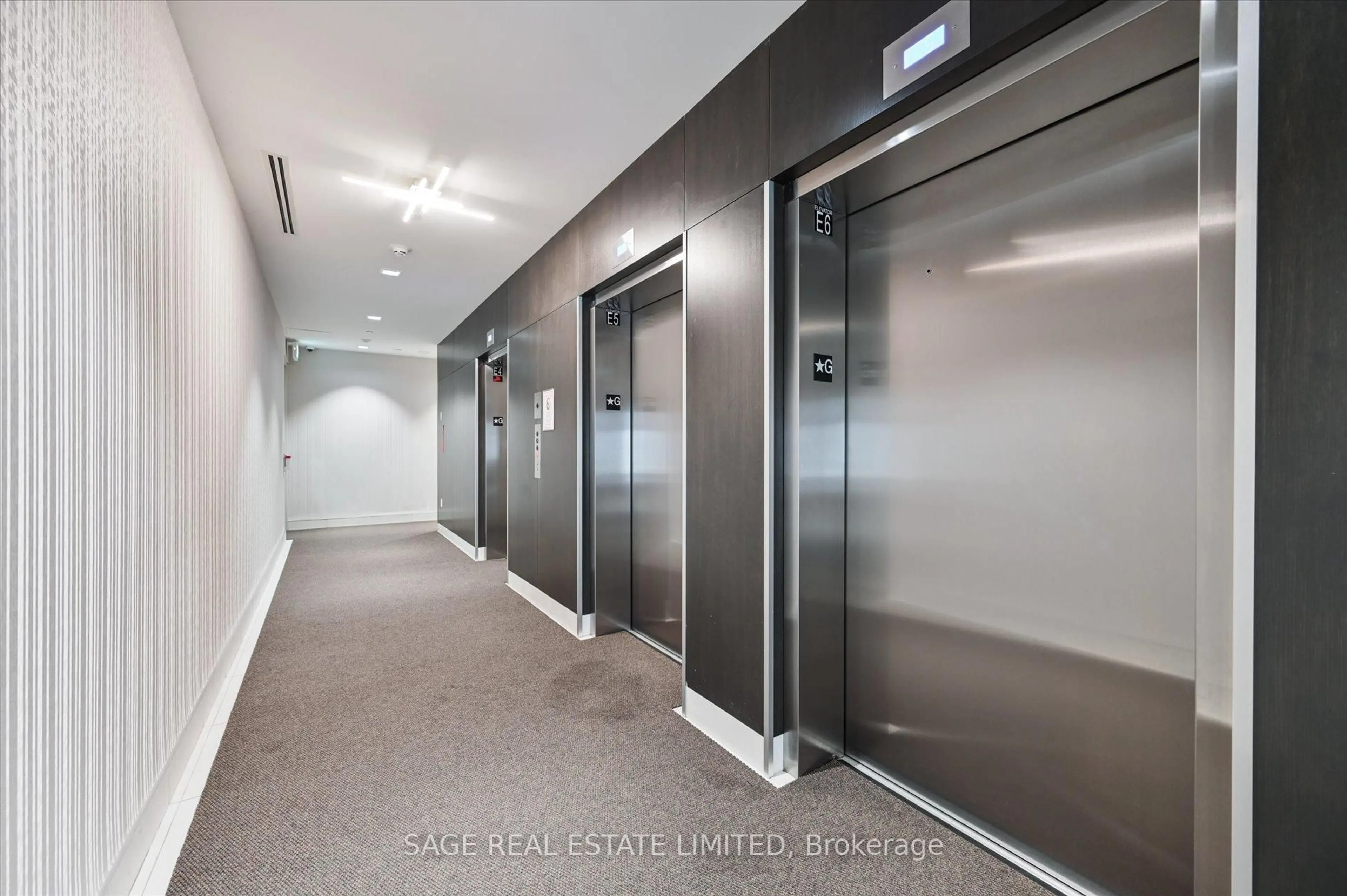 Indoor foyer for 9000 Jane St #2518, Vaughan Ontario L4K 0M6