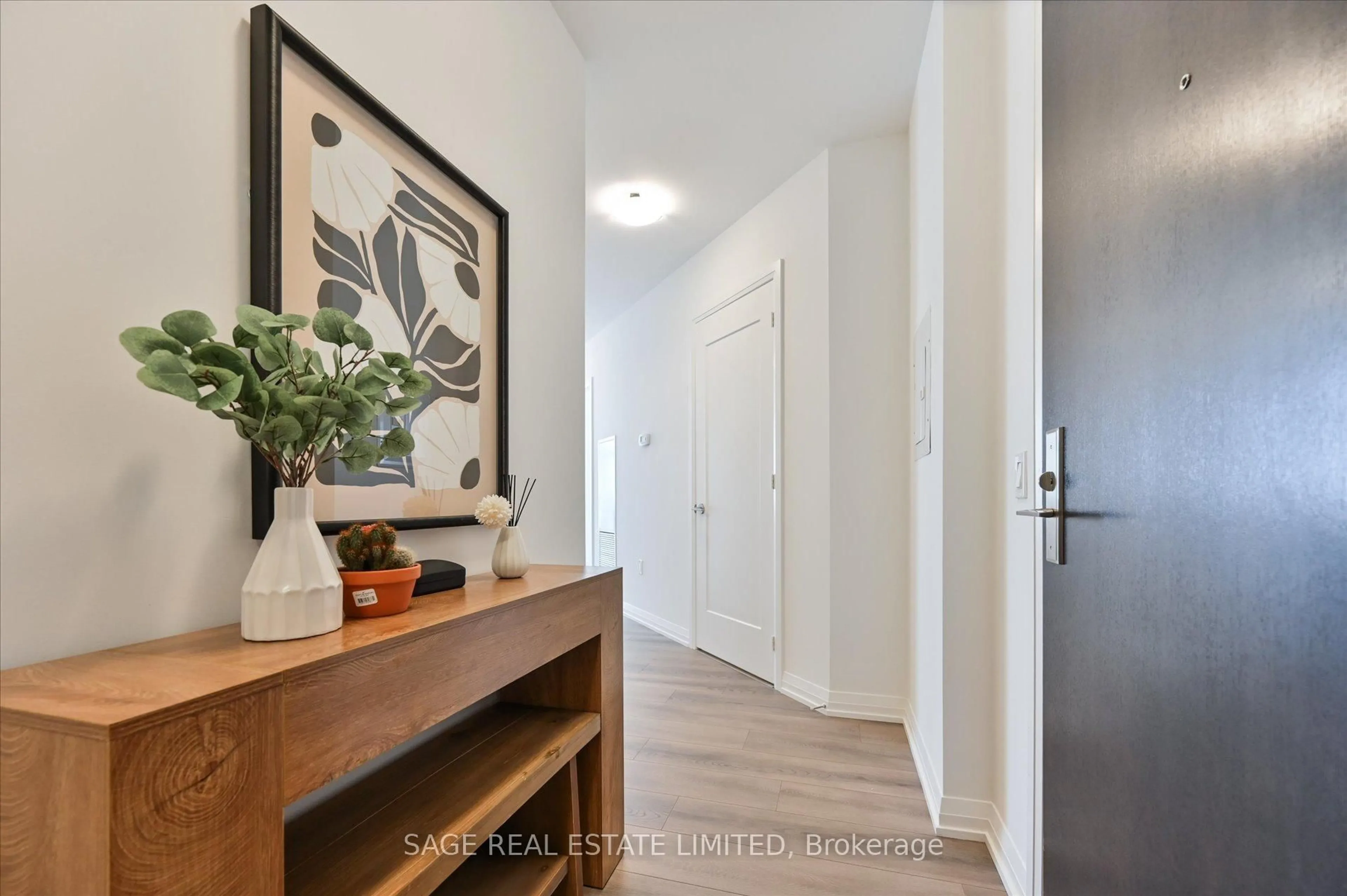 Indoor entryway for 9000 Jane St #2518, Vaughan Ontario L4K 0M6