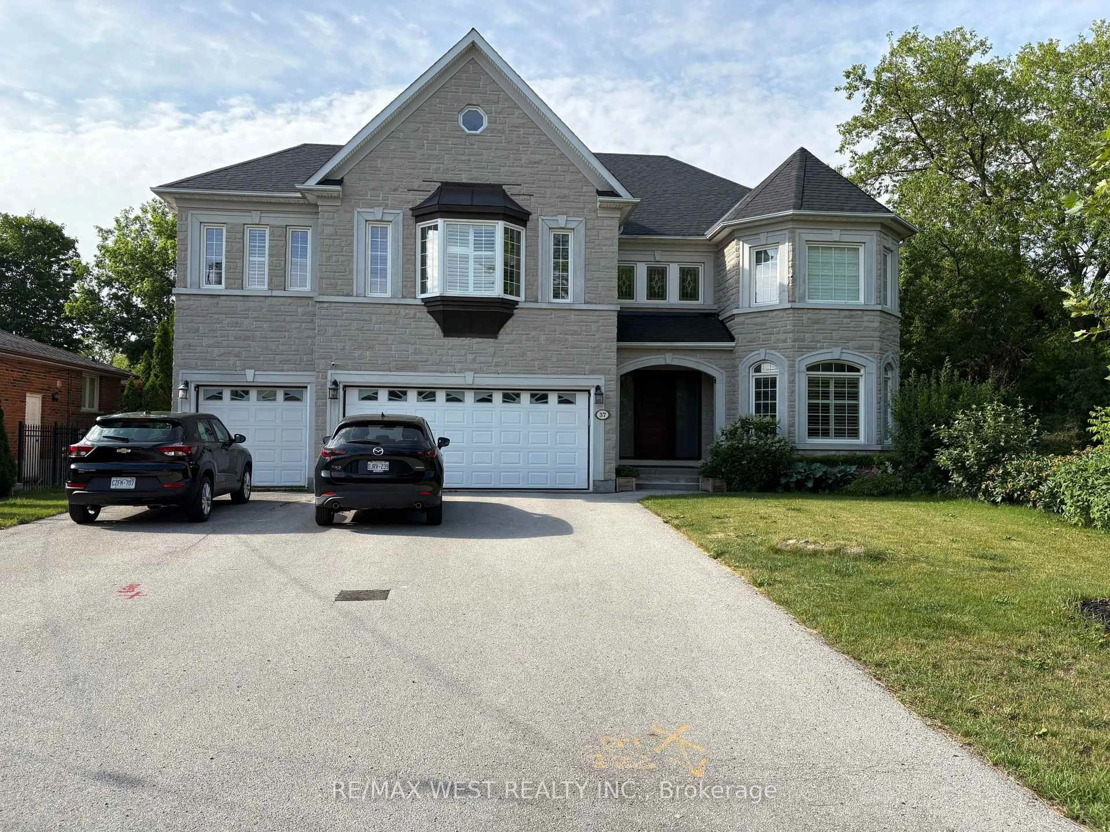 Home with brick exterior material, street for 37 Maple Grove Ave, Richmond Hill Ontario L4E 2V1