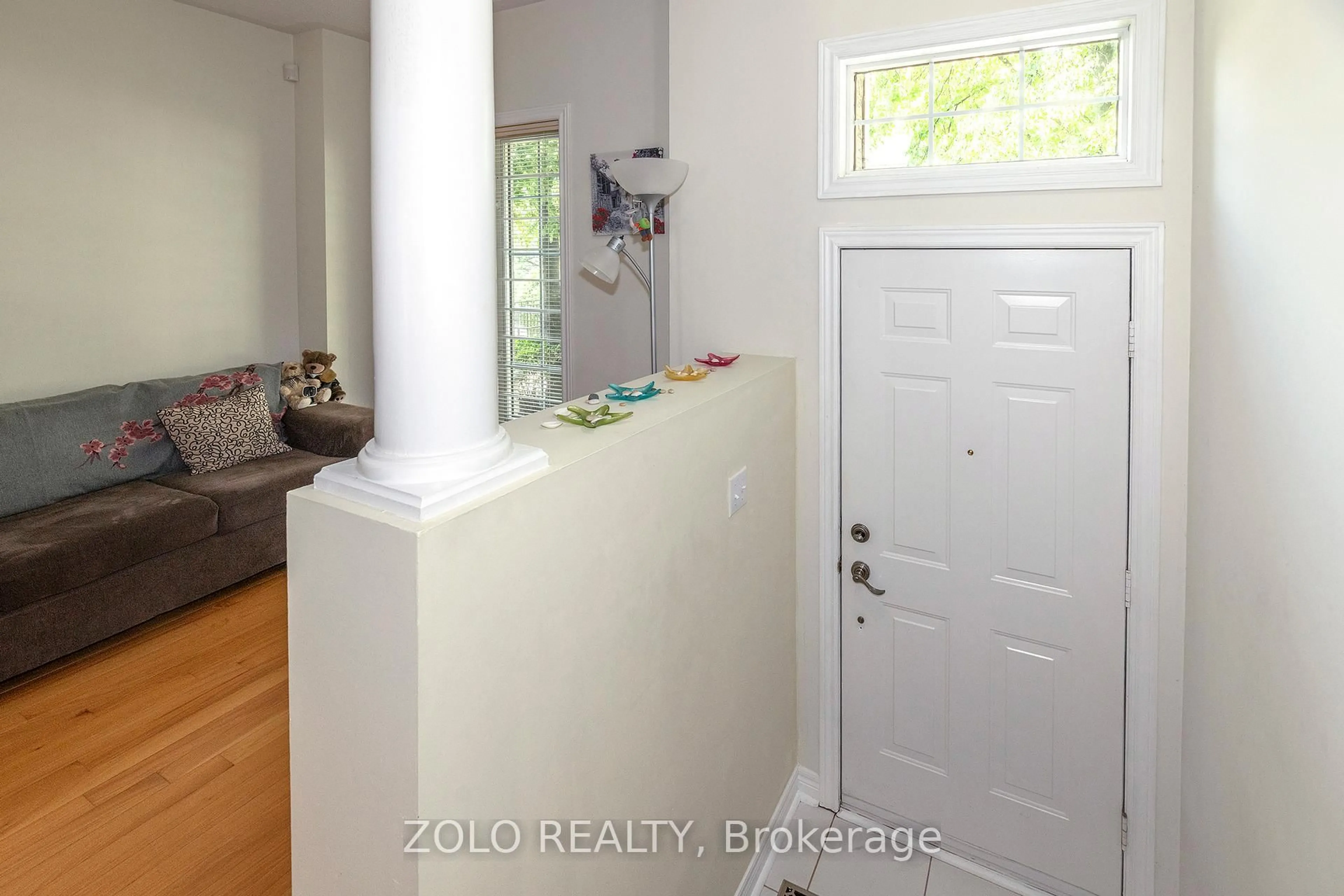 Indoor entryway for 23 Observatory Lane #26, Richmond Hill Ontario L4C 0M7