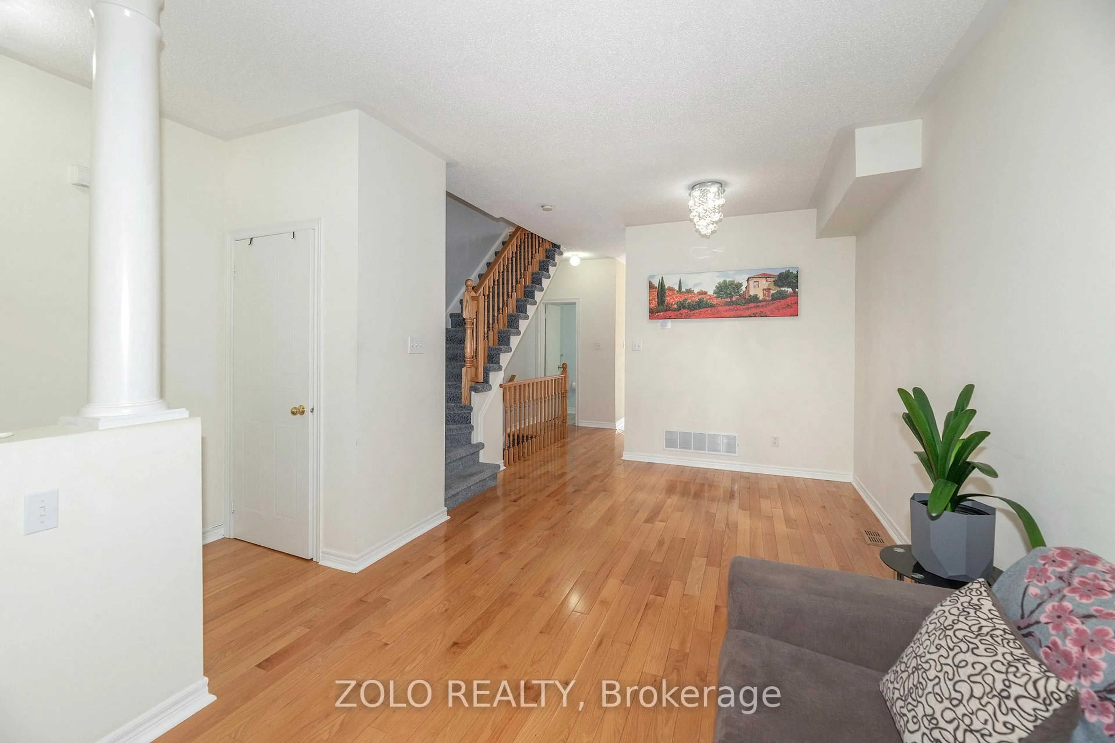 Indoor entryway for 23 Observatory Lane #26, Richmond Hill Ontario L4C 0M7