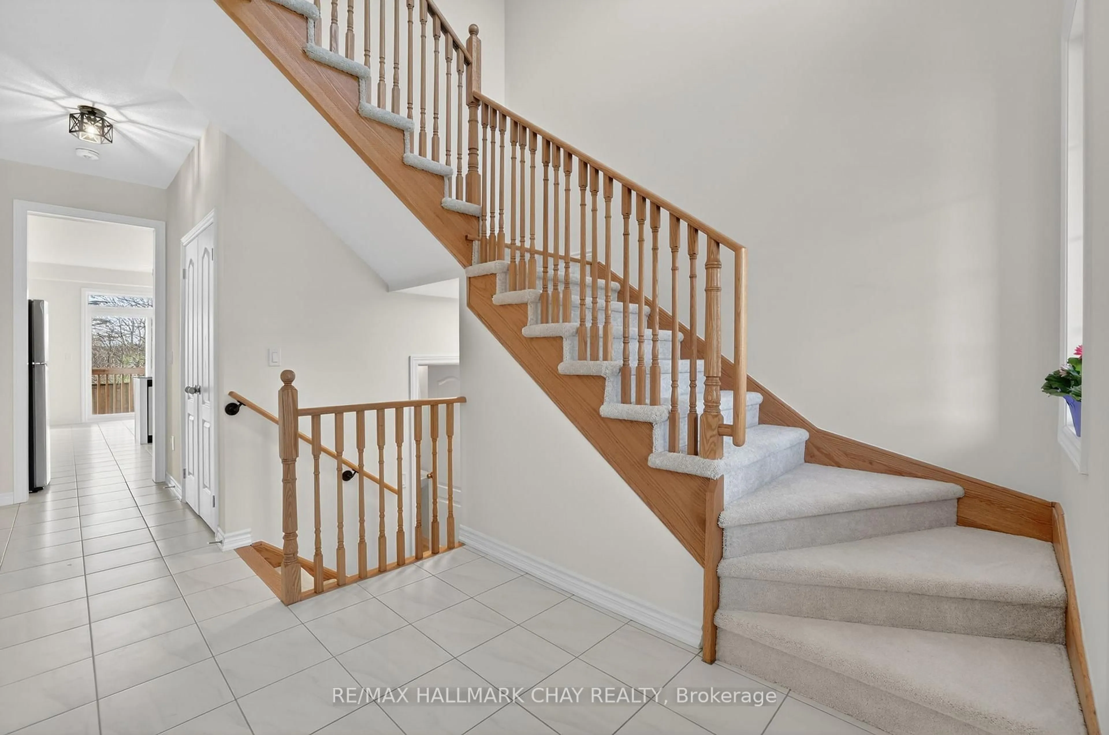 Stairs for 119 Cliff Thompson Crt, Georgina Ontario L0E 1R0